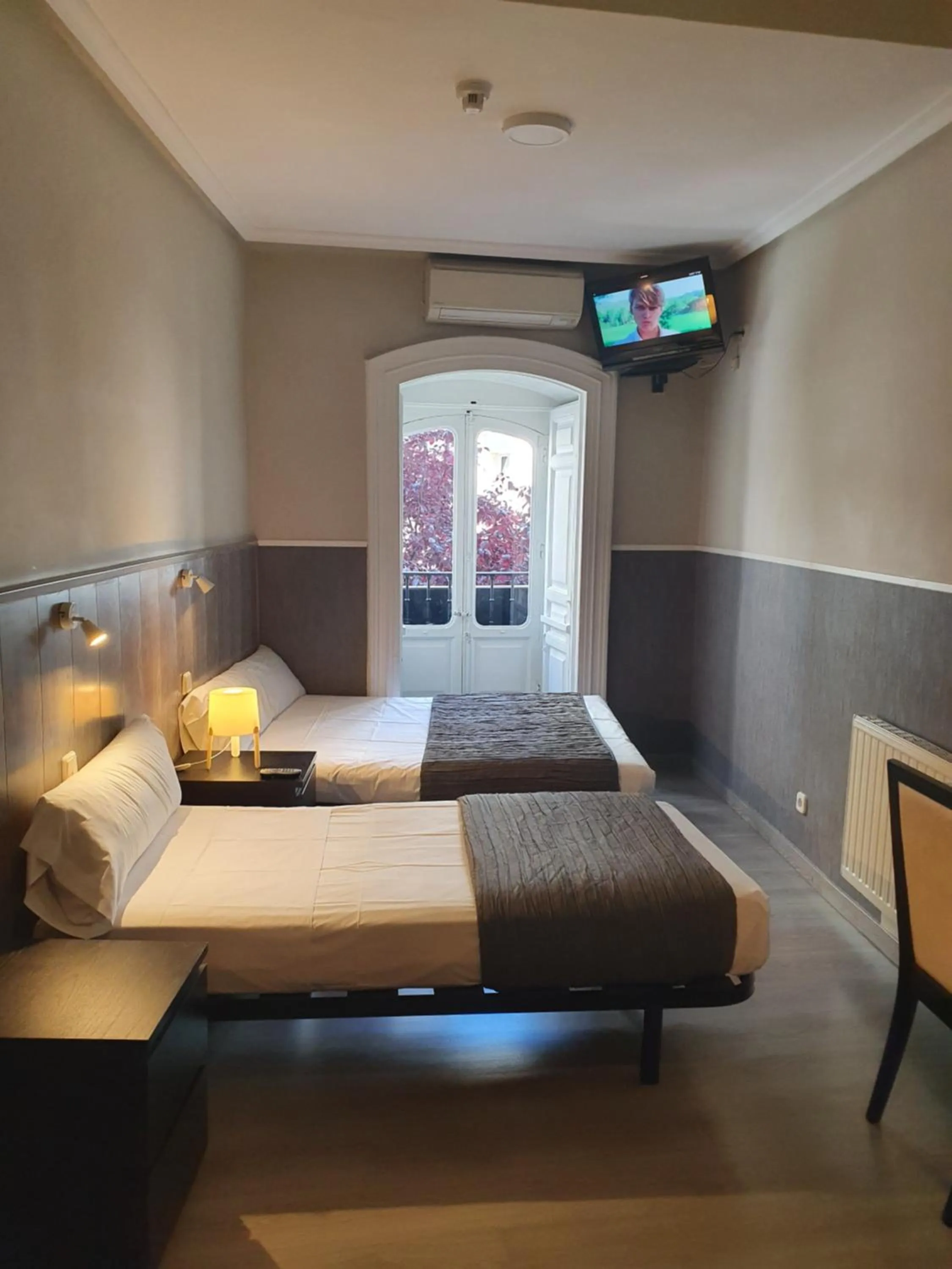 Balcony/Terrace, Bed in Plaza Dort Rooms IV