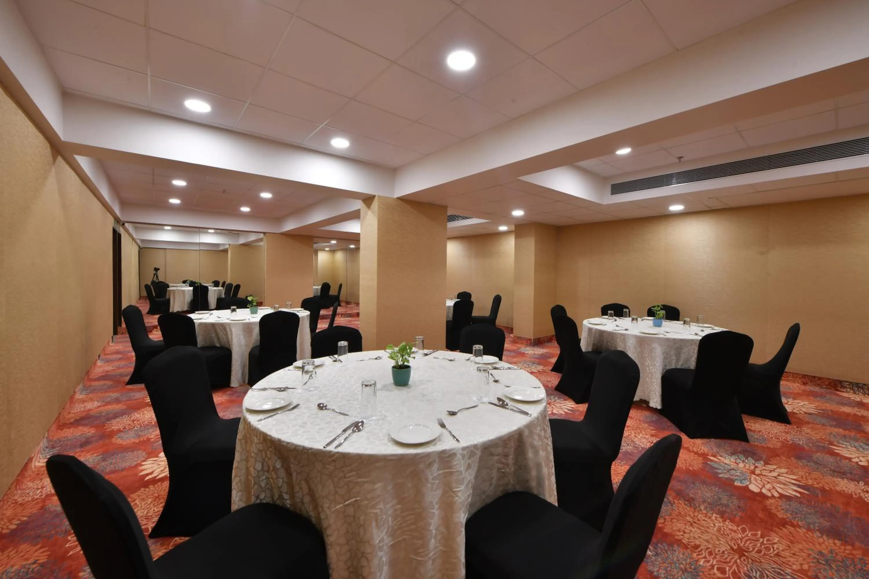 Restaurant/places to eat in The Fern Habitat, Candolim, Goa