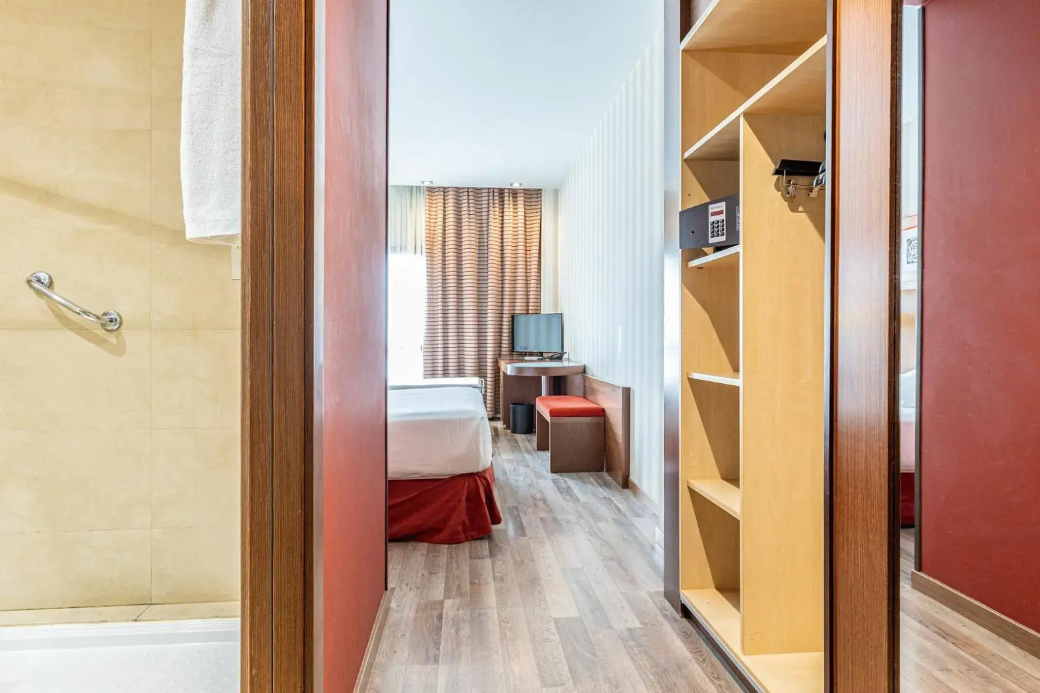 Photo of the whole room, Bed in Sercotel Las Artes Pinto Photo of the whole room, Bed in Sercotel Las Artes Pinto