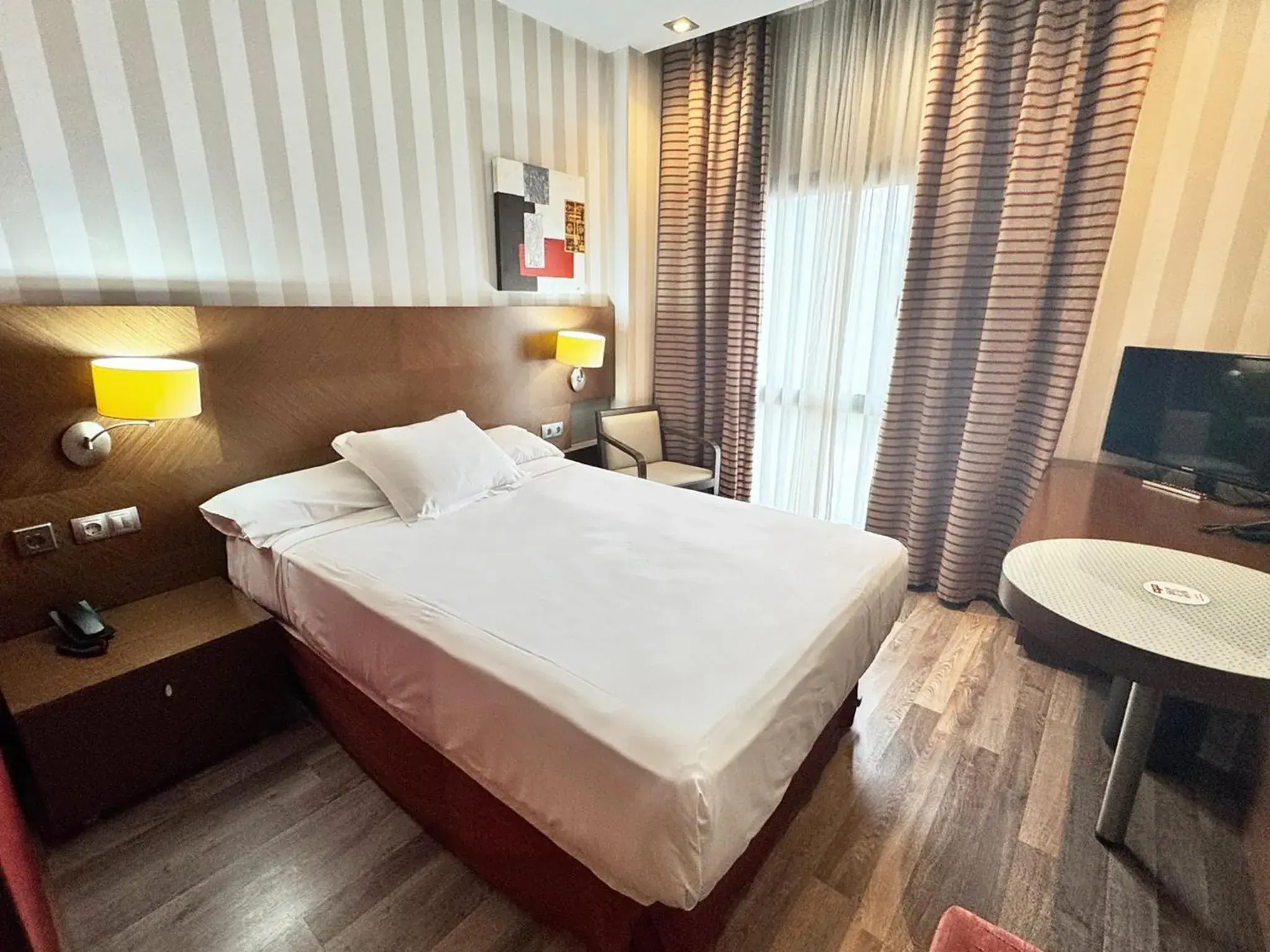 Photo of the whole room, Bed in Sercotel Las Artes Pinto Photo of the whole room, Bed in Sercotel Las Artes Pinto