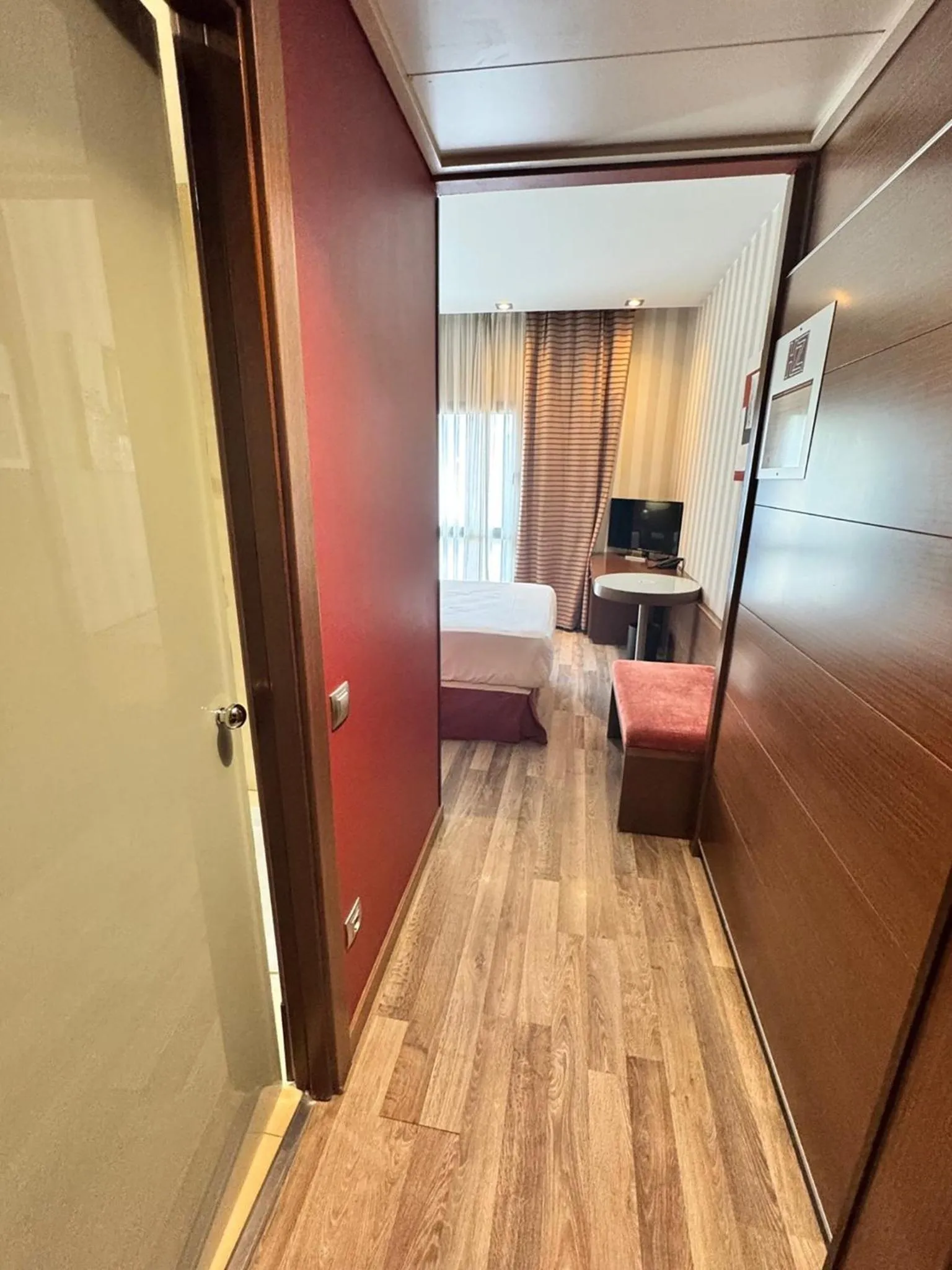 Photo of the whole room, Bed in Sercotel Las Artes Pinto