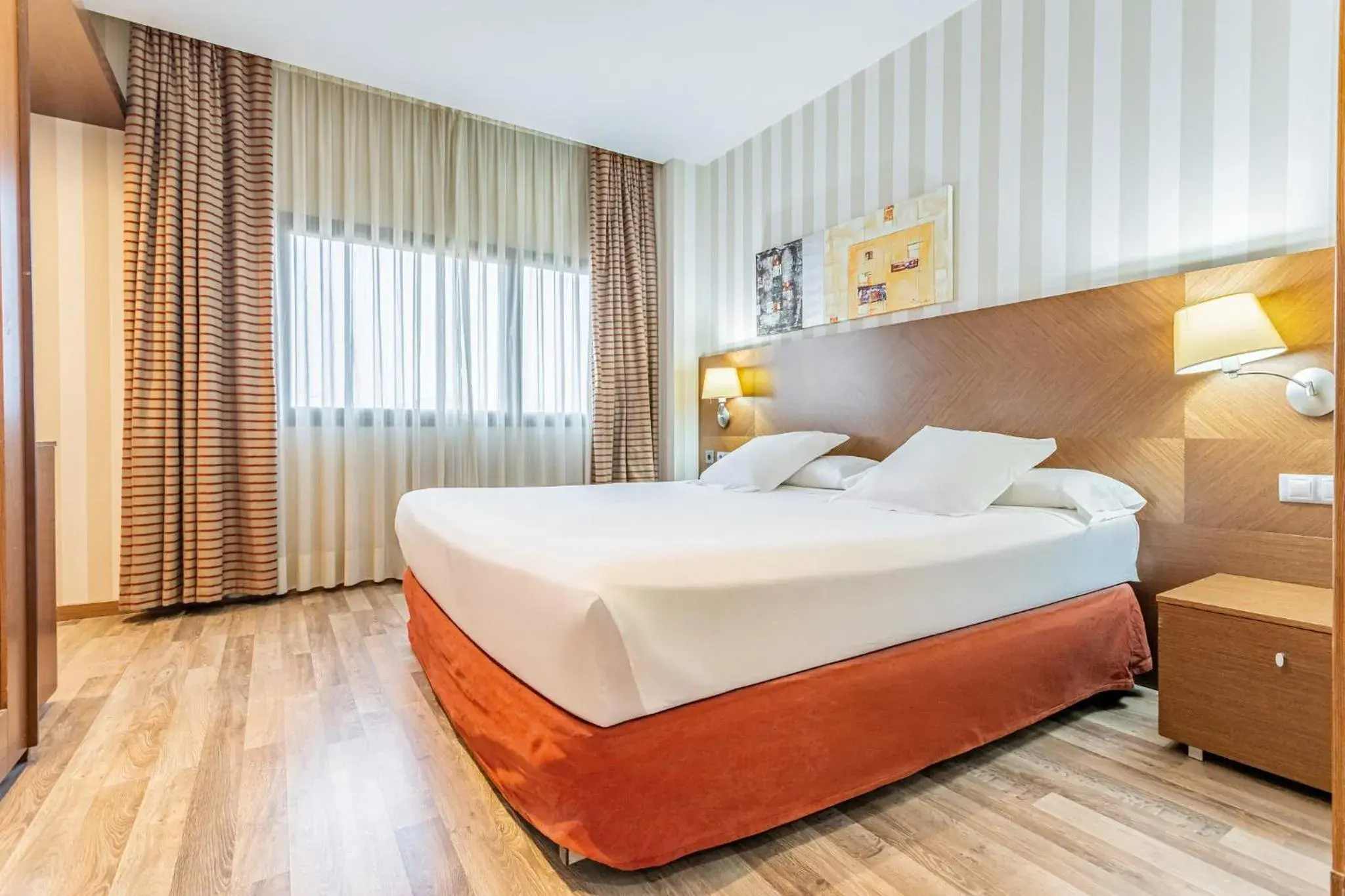 Photo of the whole room, Bed in Sercotel Las Artes Pinto Photo of the whole room, Bed in Sercotel Las Artes Pinto