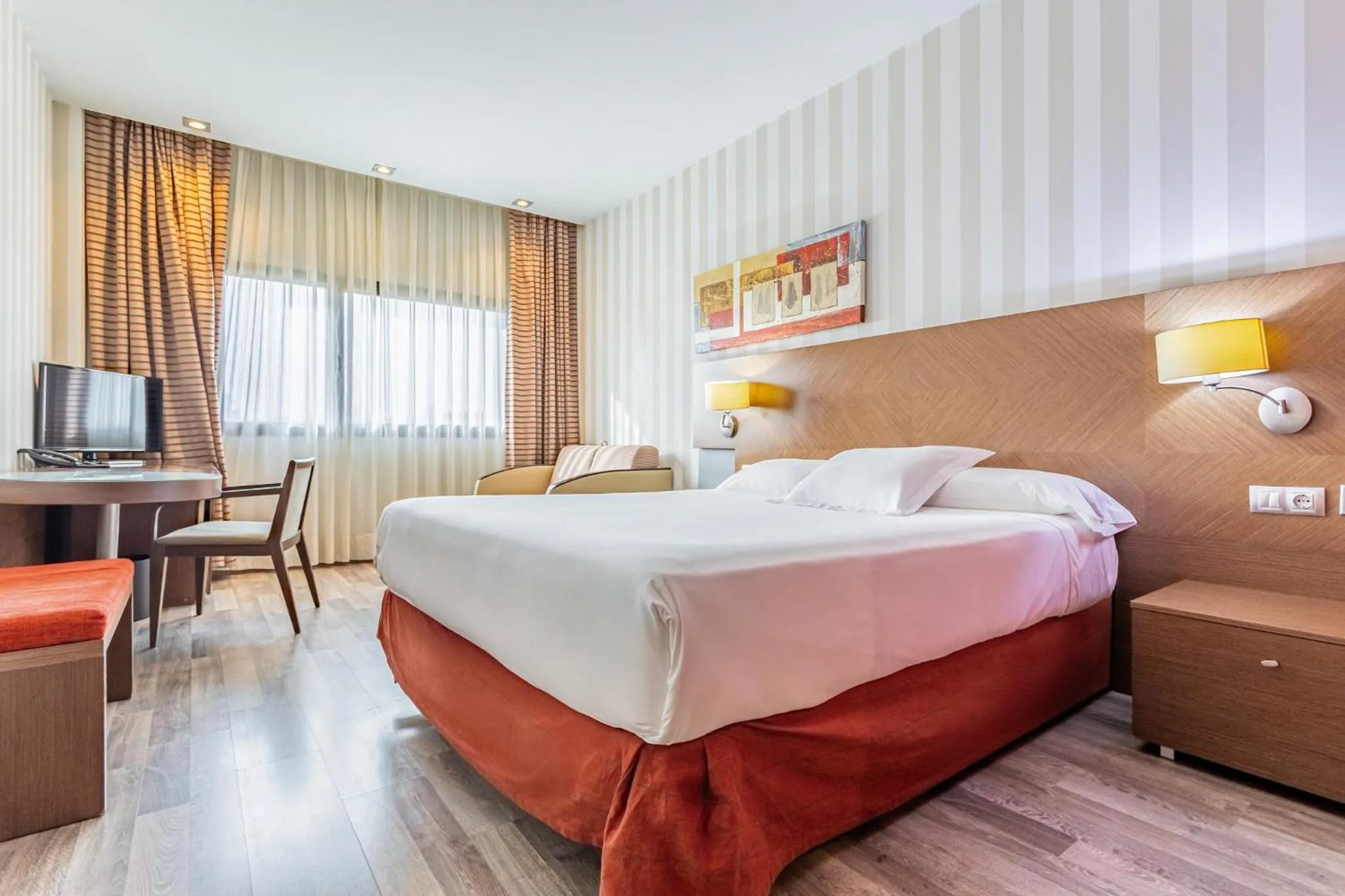 Photo of the whole room, Bed in Sercotel Las Artes Pinto