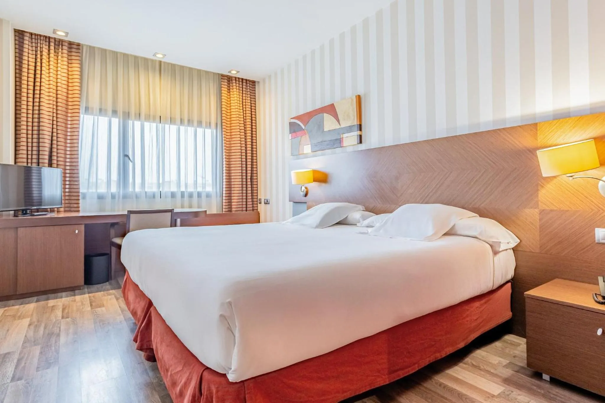 Photo of the whole room, Bed in Sercotel Las Artes Pinto