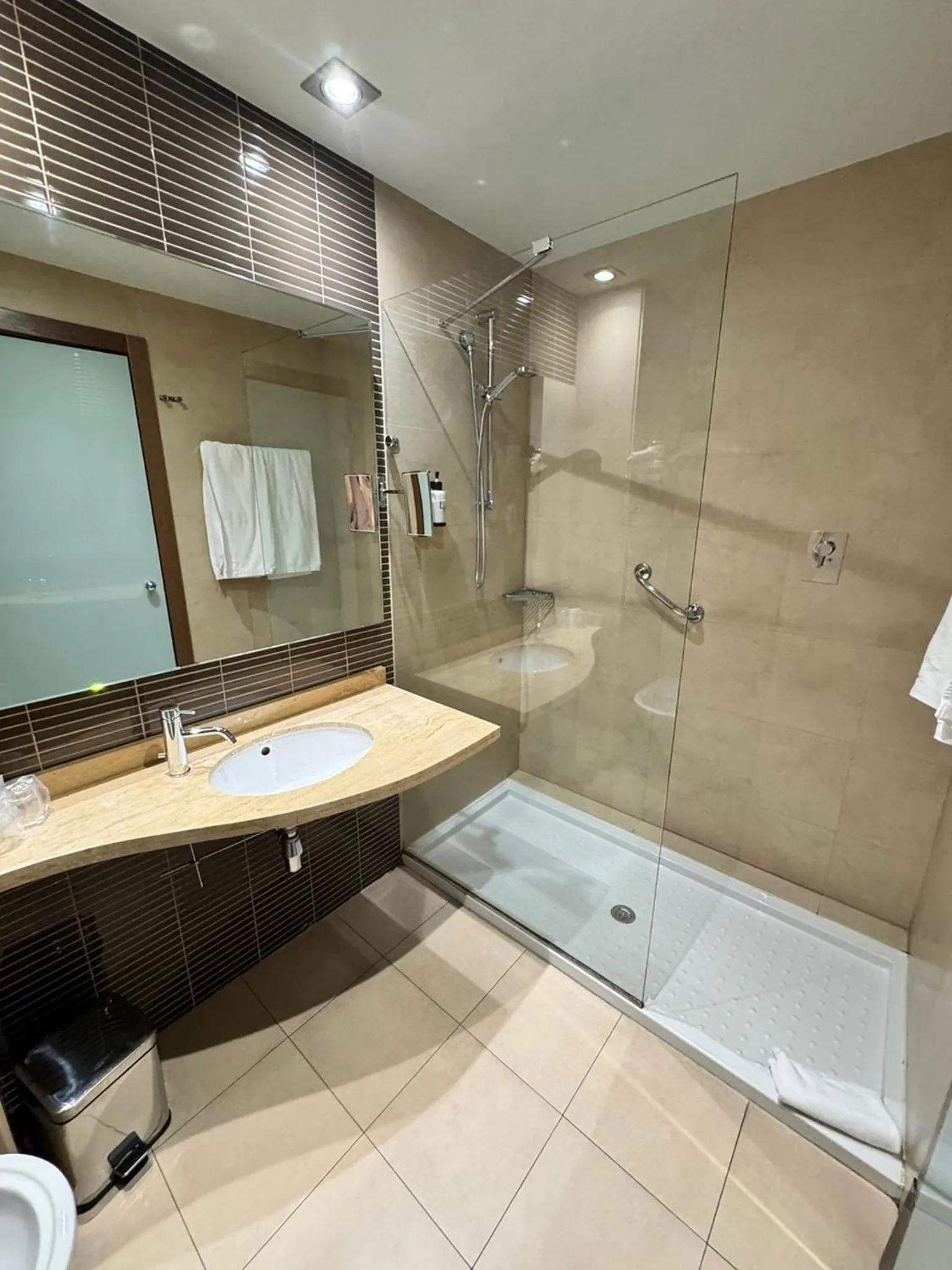 Photo of the whole room in Sercotel Las Artes Pinto