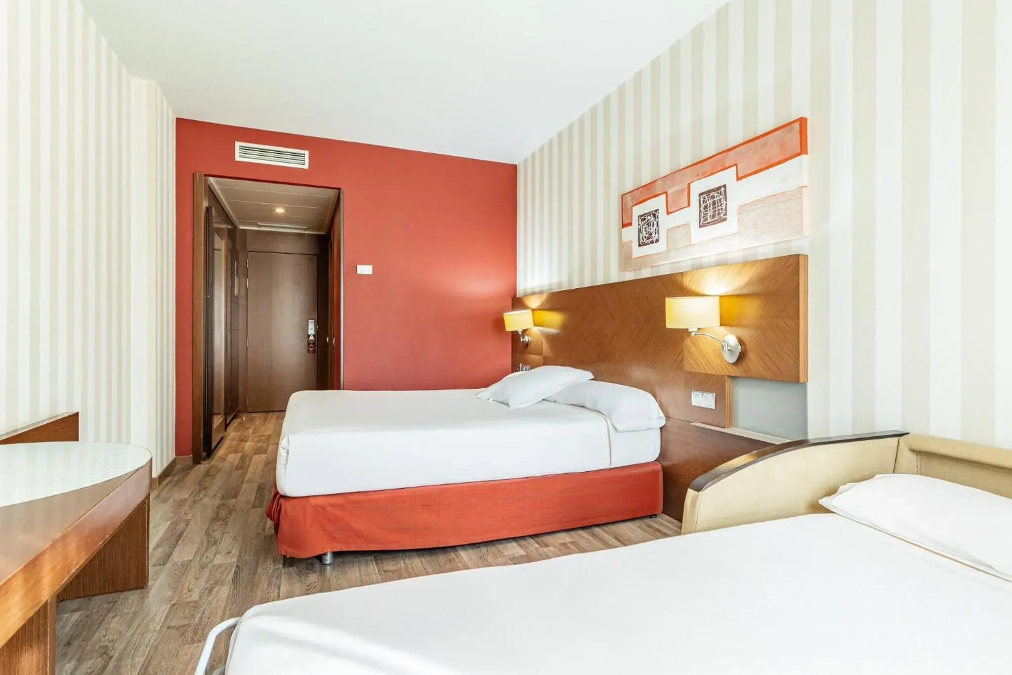 Photo of the whole room, Bed in Sercotel Las Artes Pinto Photo of the whole room, Bed in Sercotel Las Artes Pinto