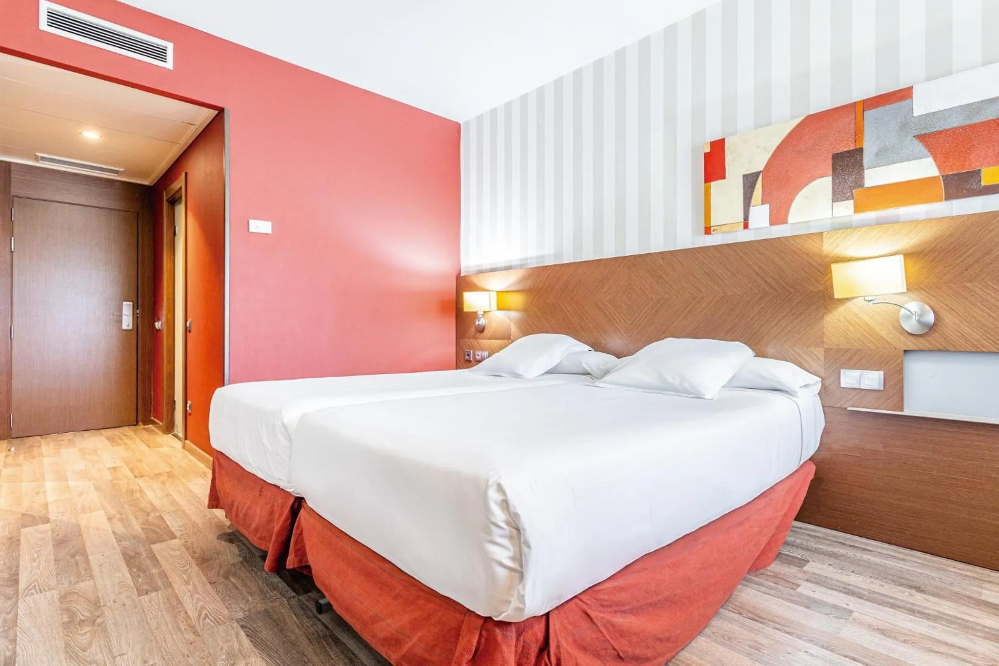 Photo of the whole room, Bed in Sercotel Las Artes Pinto