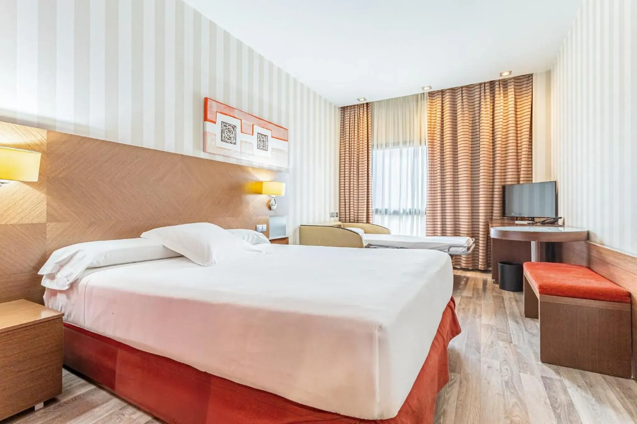 Photo of the whole room, Bed in Sercotel Las Artes Pinto Photo of the whole room, Bed in Sercotel Las Artes Pinto