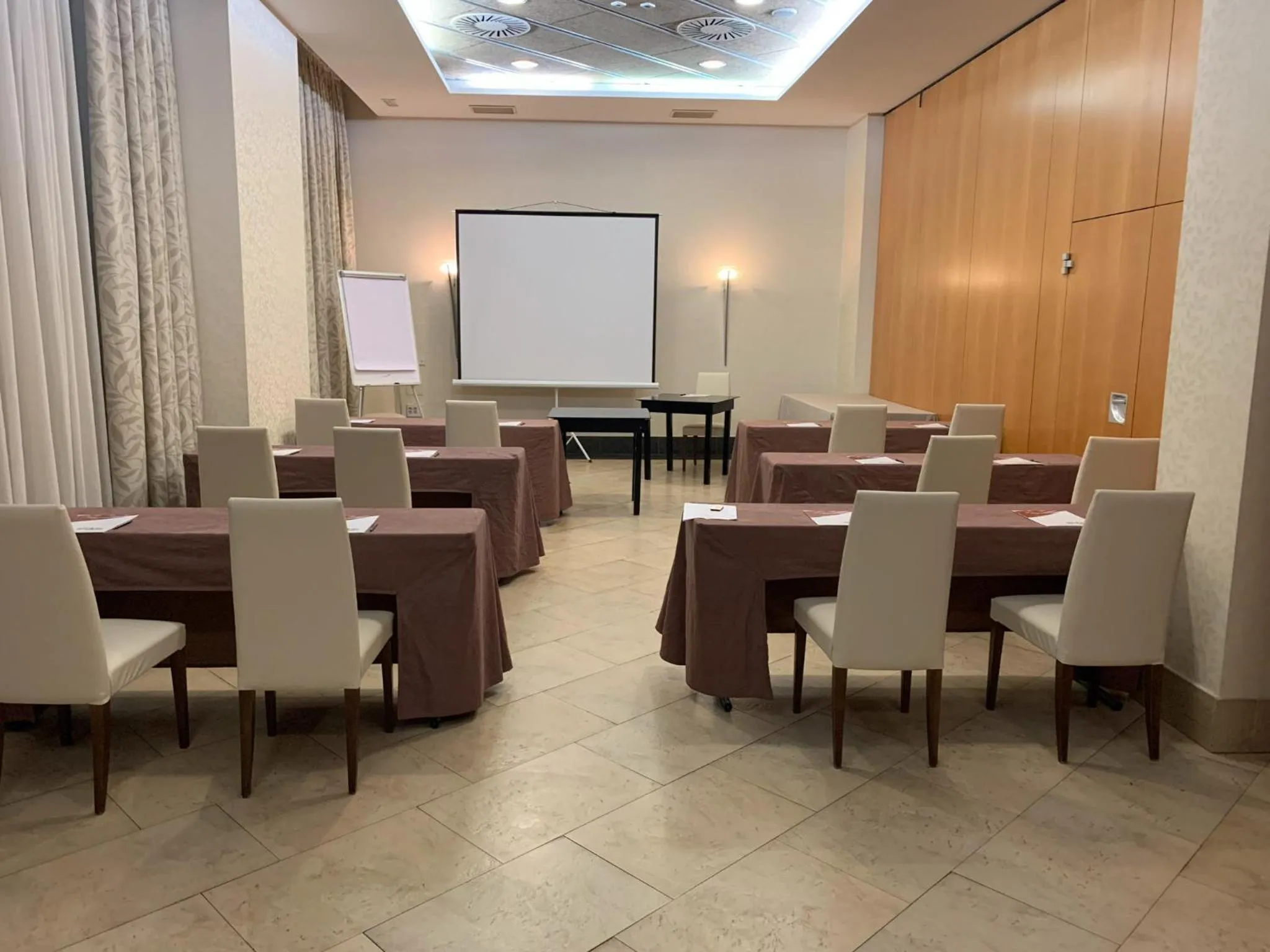 Meeting/conference room in Sercotel Las Artes Pinto