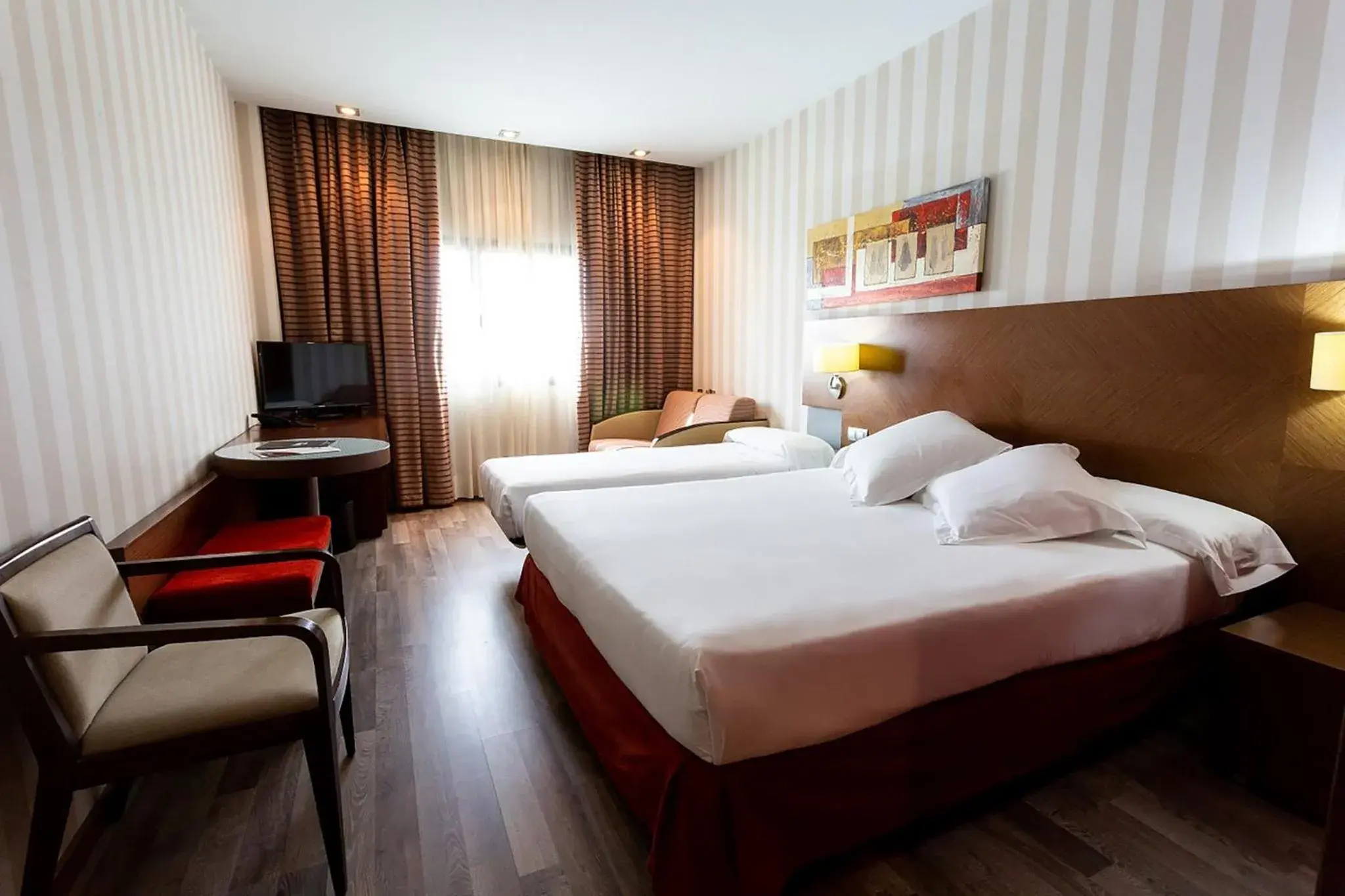 Photo of the whole room, Bed in Sercotel Las Artes Pinto Photo of the whole room, Bed in Sercotel Las Artes Pinto