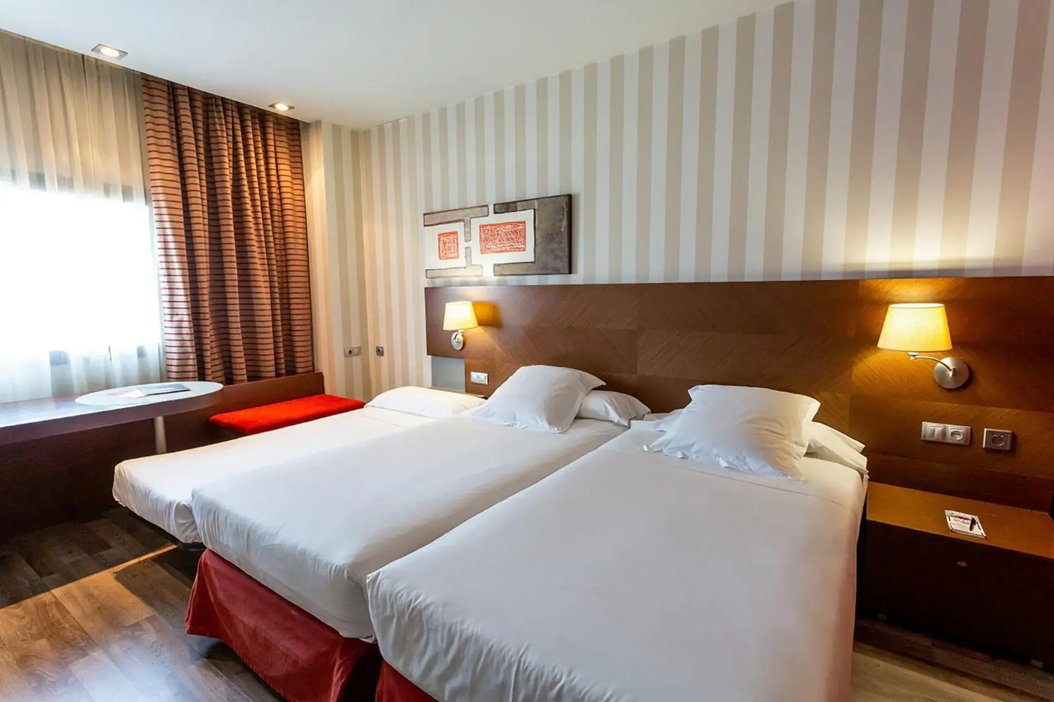 Photo of the whole room, Bed in Sercotel Las Artes Pinto Photo of the whole room, Bed in Sercotel Las Artes Pinto