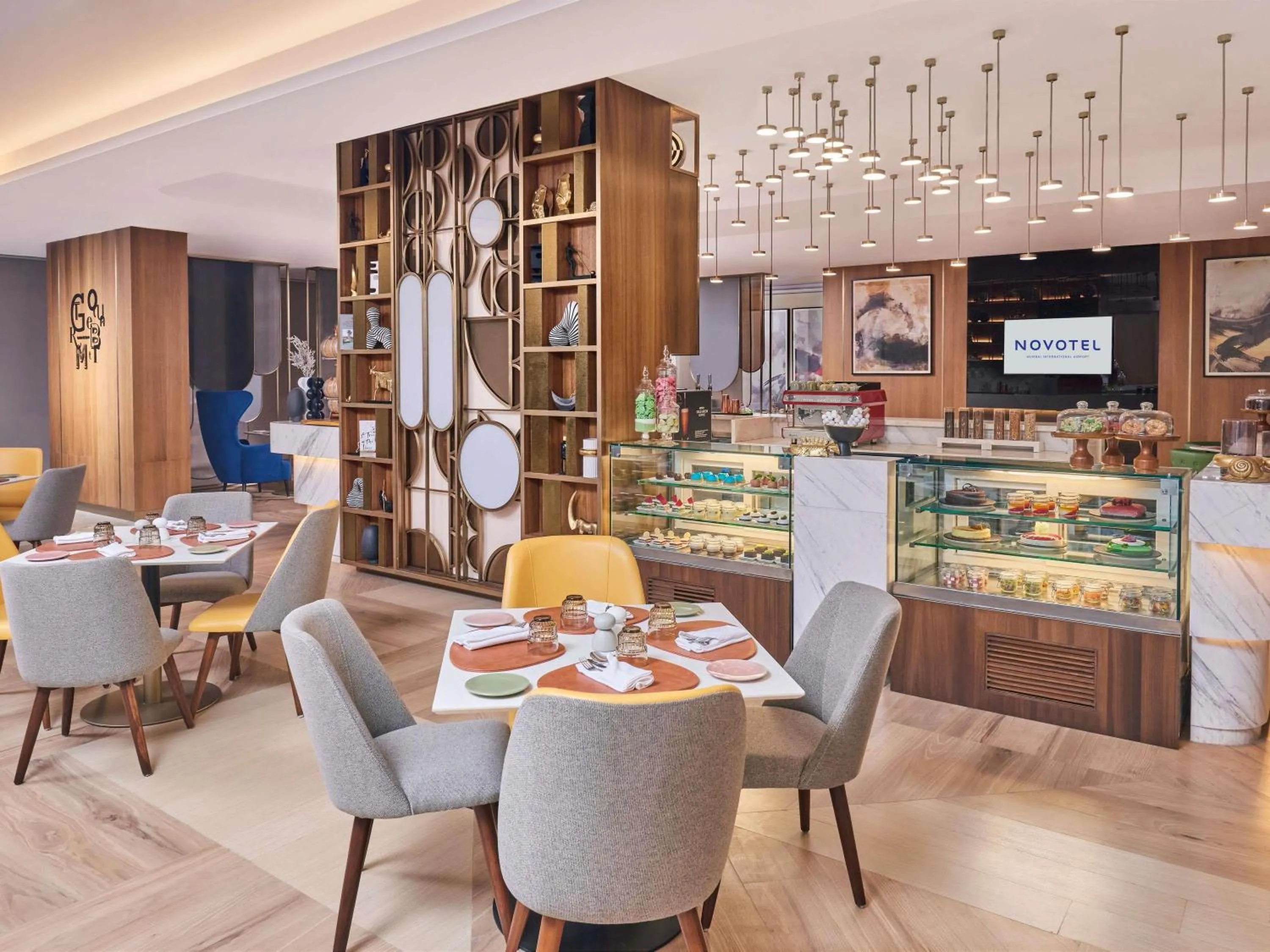 Lounge or bar in Novotel Mumbai International Airport