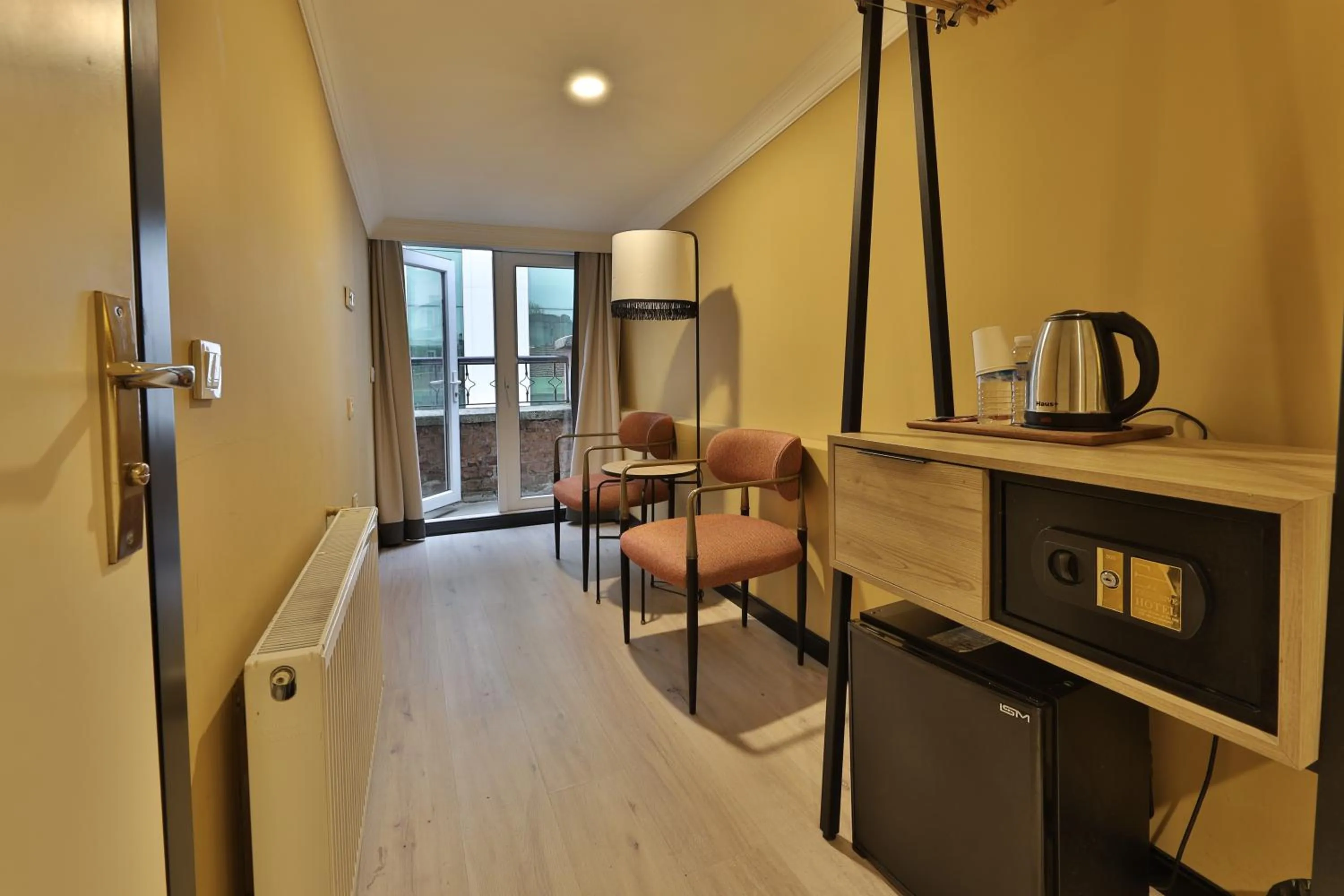 Coffee/tea facilities in EA Exclusive Hotel