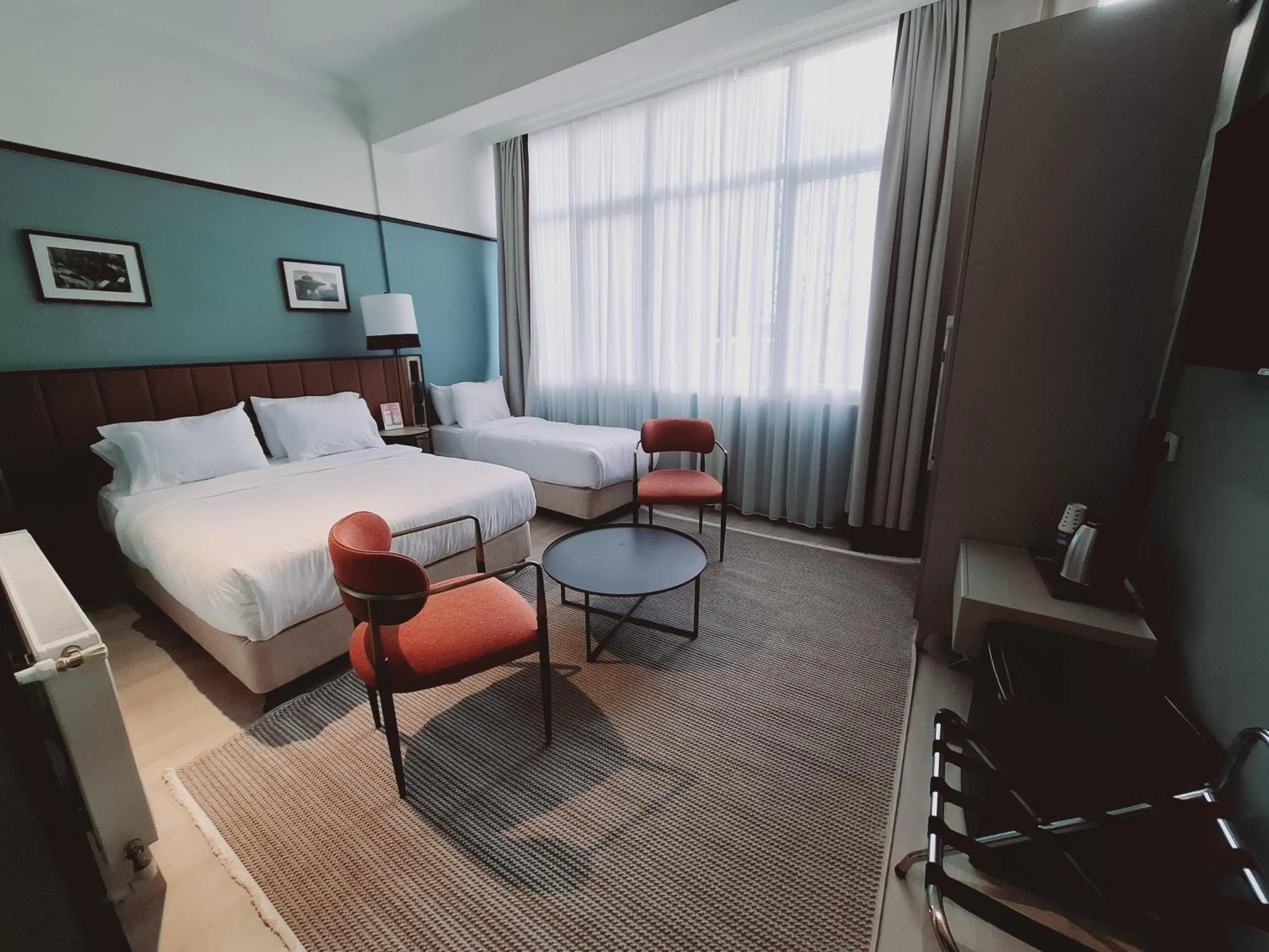 Communal lounge/ TV room, Bed in EA Exclusive Hotel