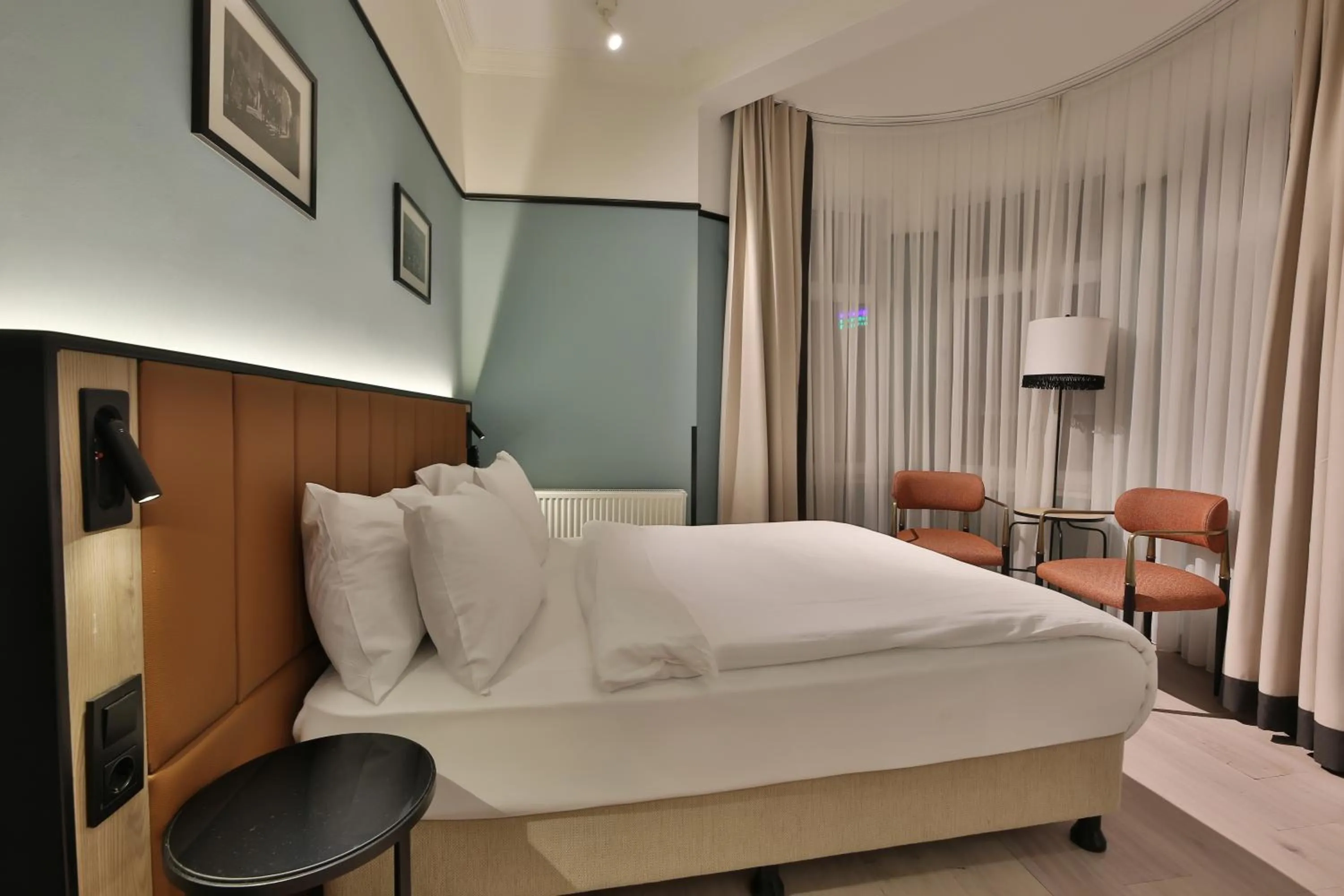 Seating area, Bed in EA Exclusive Hotel