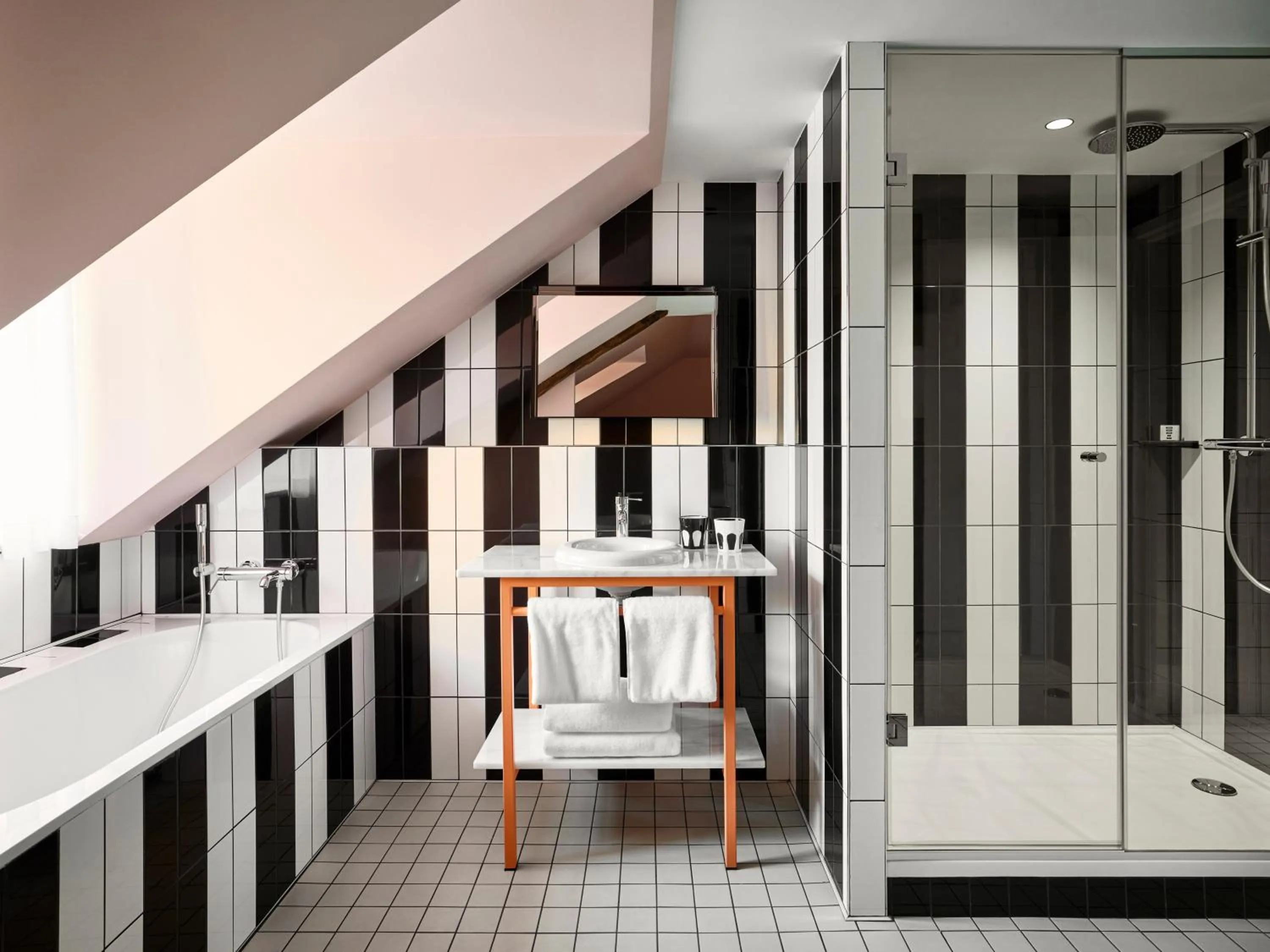 Shower in Mama Shelter Rennes