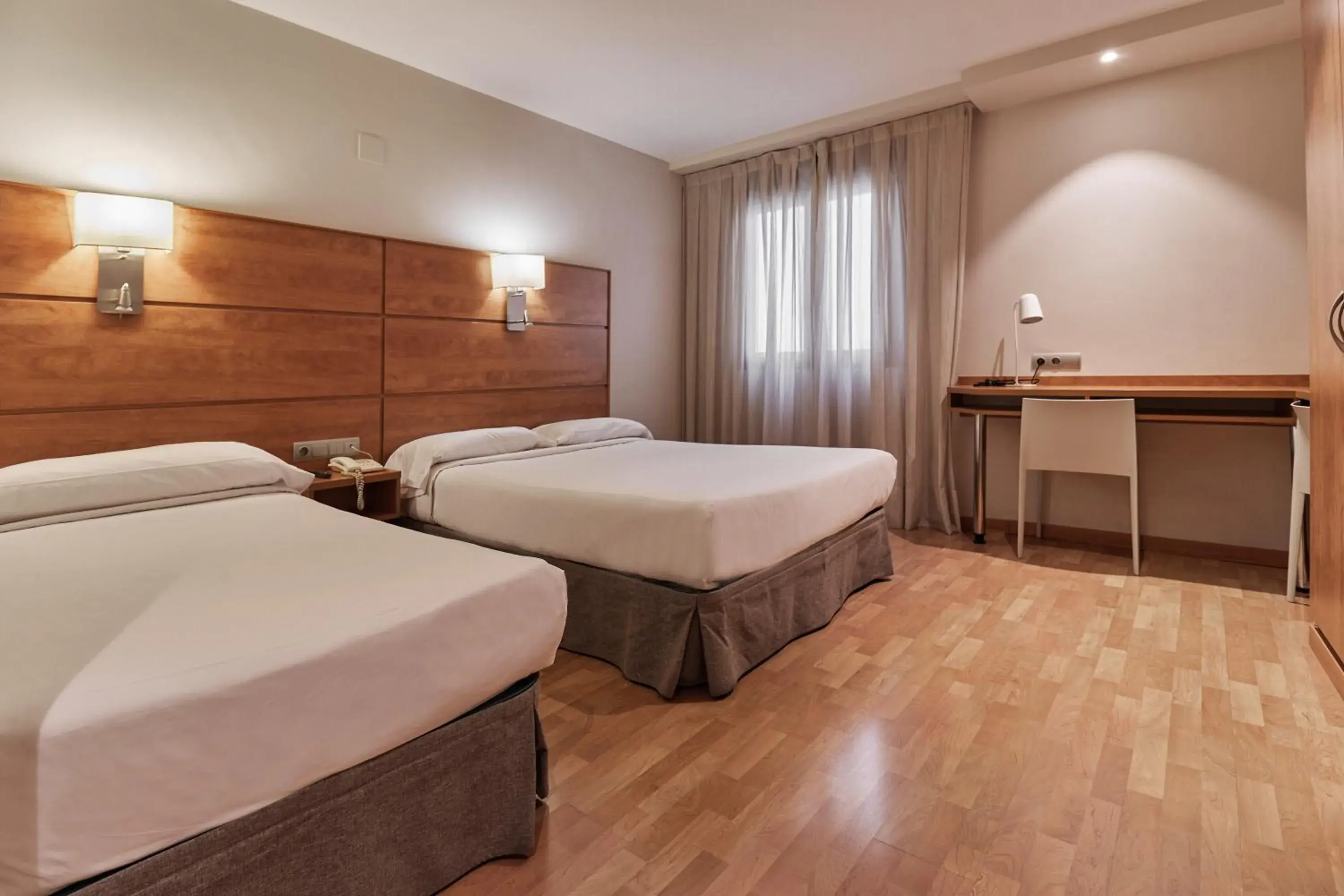 Double Room with Extra Bed - Not Renovated in Hotel Avenida Double Room with Extra Bed - Not Renovated in Hotel Avenida