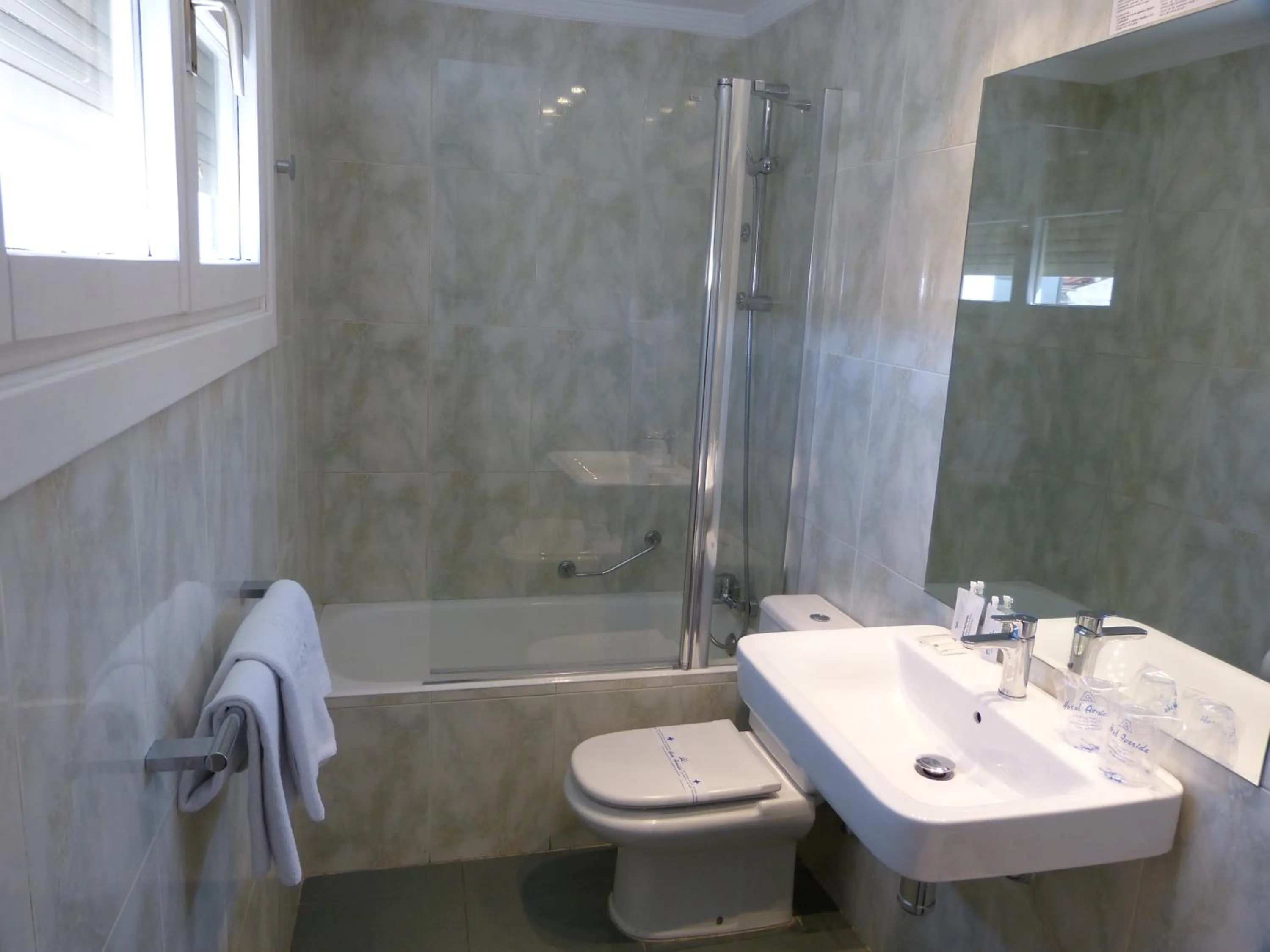 Bathroom in Hotel Avenida