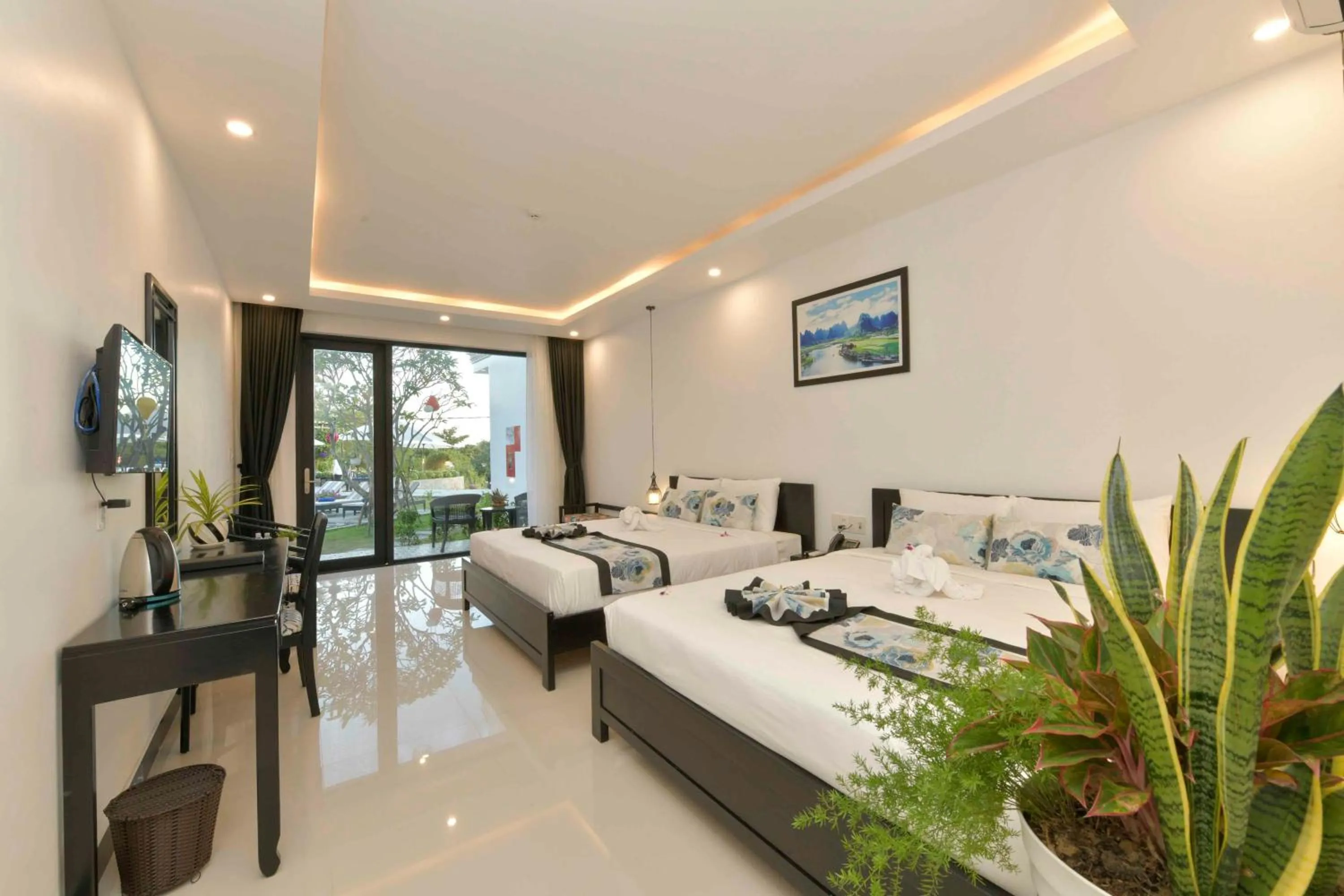 View (from property/room), Bed in Gem Riverside Hotel Hoi An