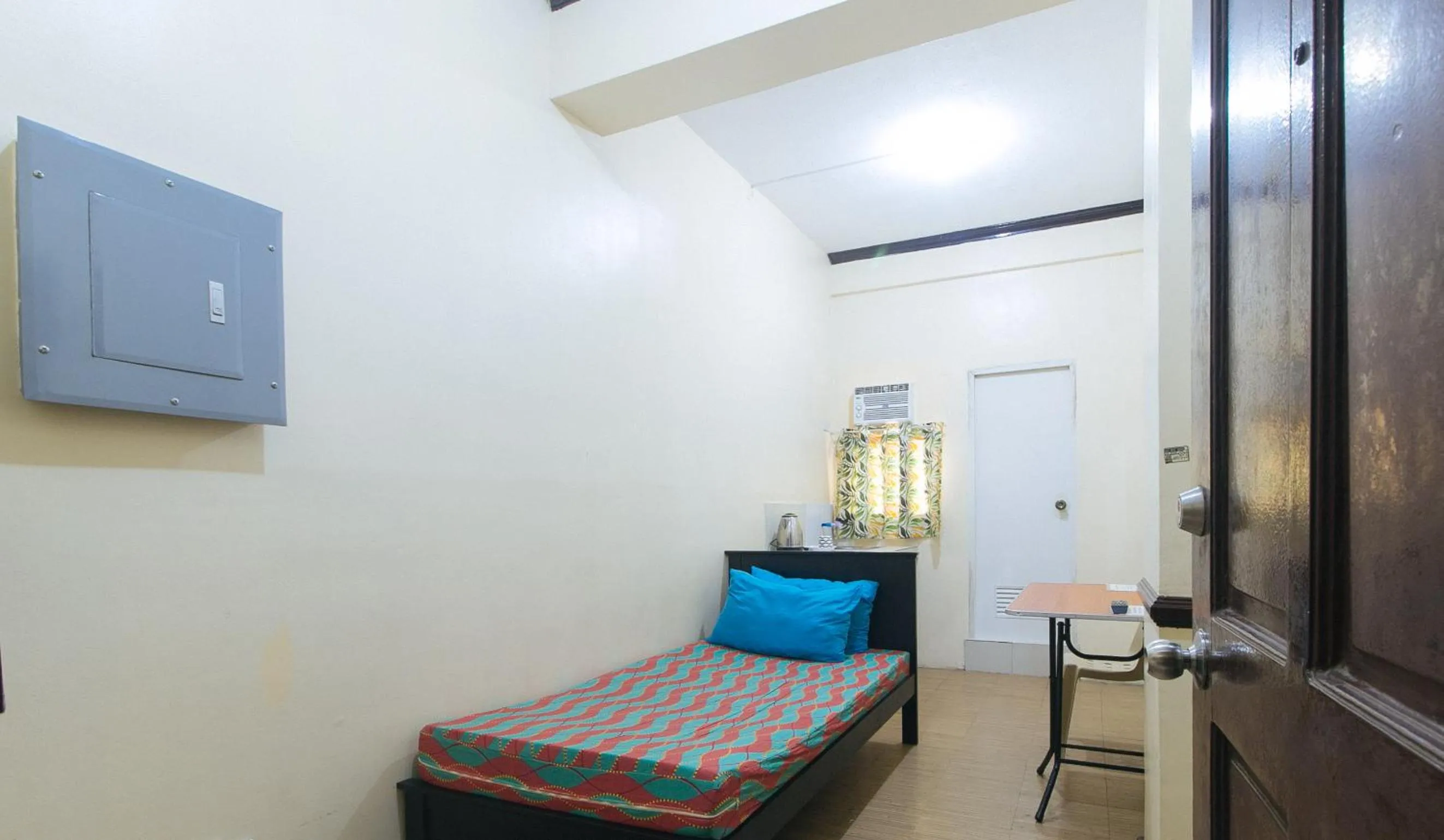 Bedroom, Bed in Mervin's Terraces by RedDoorz