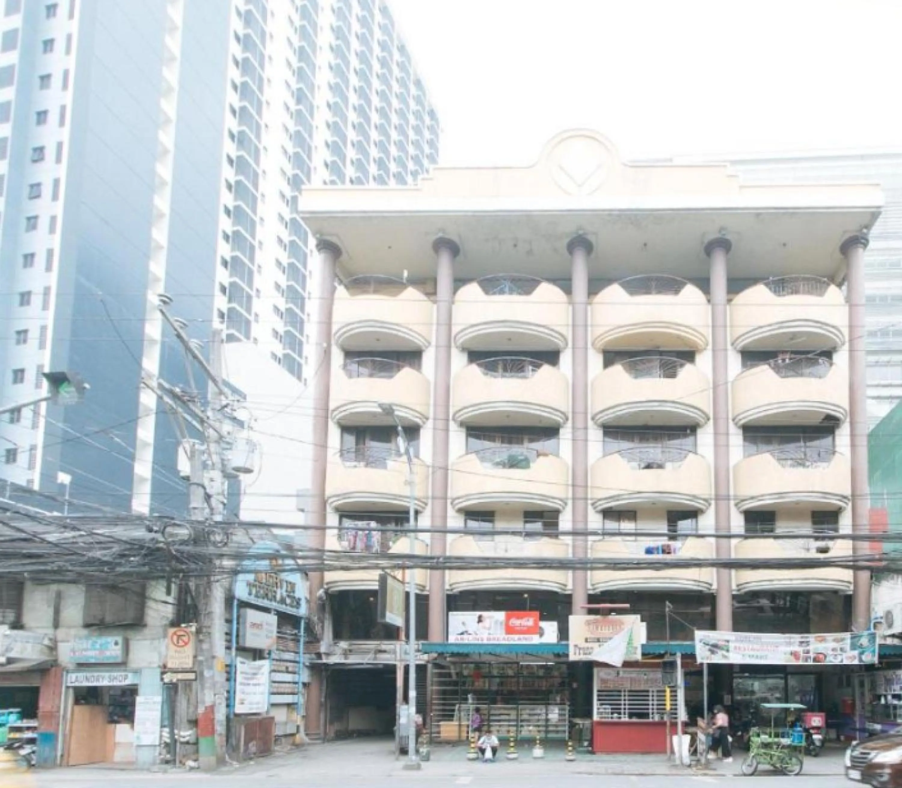 Street view in Mervin's Terraces by RedDoorz