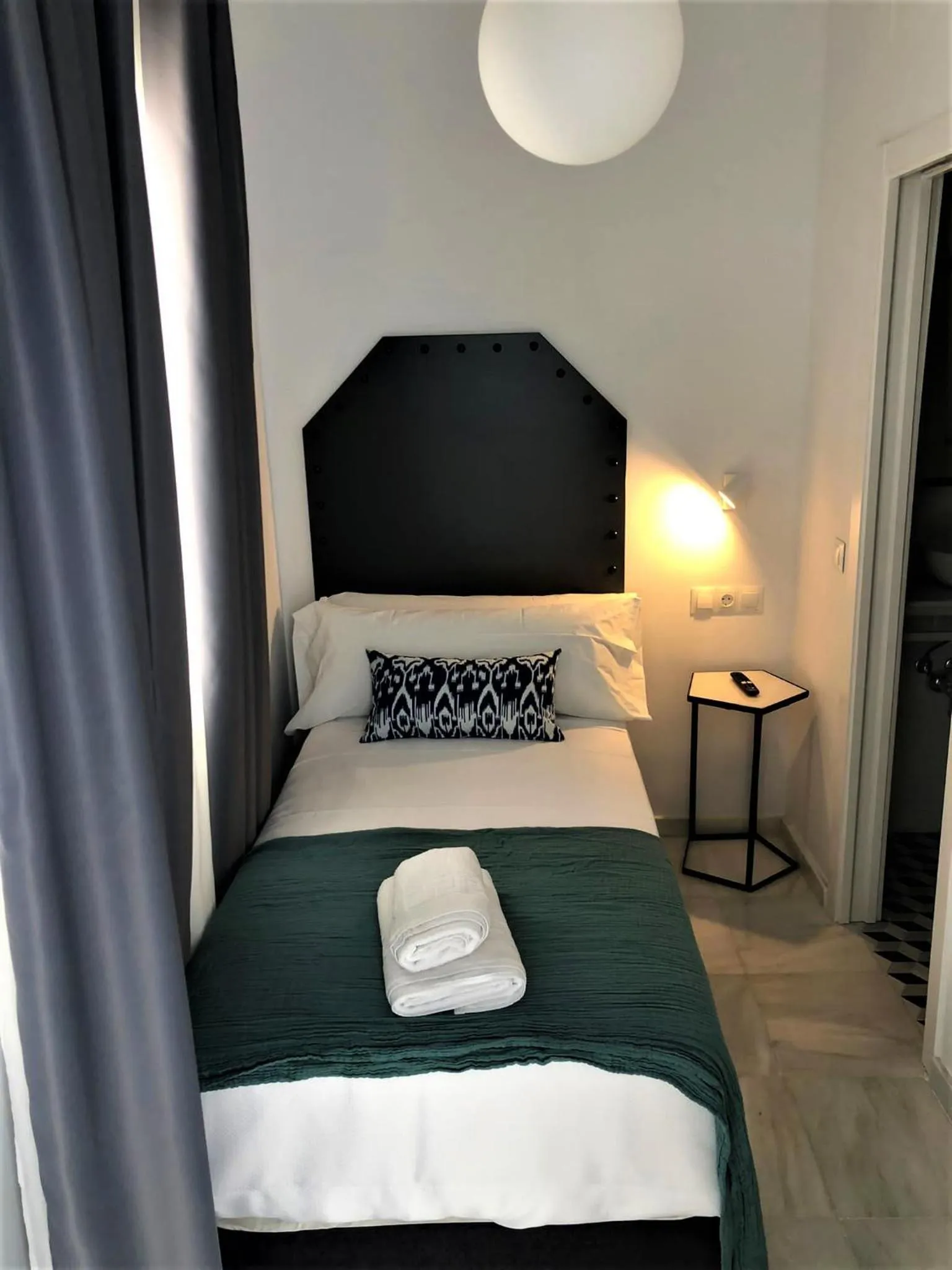 Bedroom, Bed in Hostal Hom Museo