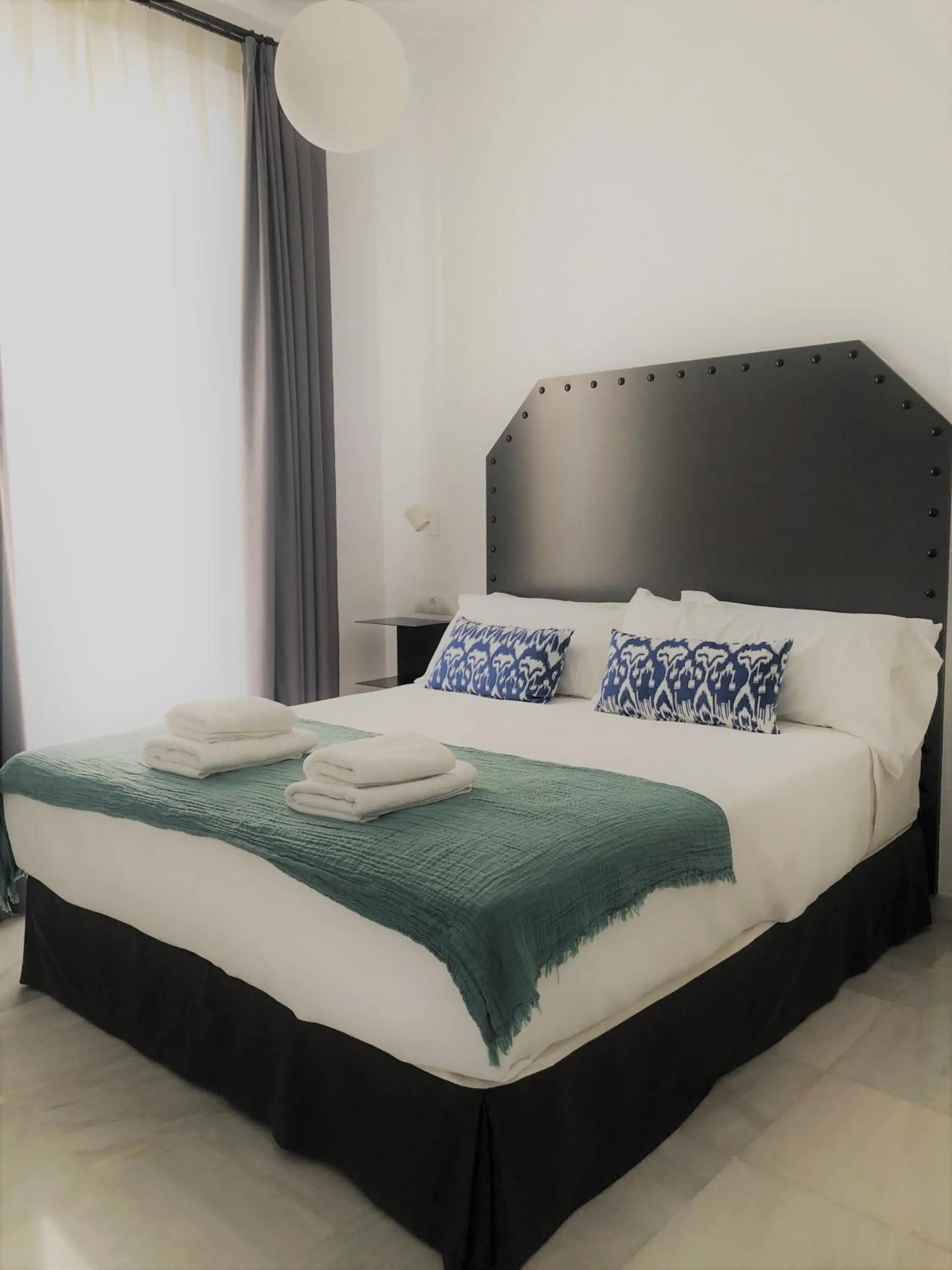 Bedroom, Bed in Hostal Hom Museo