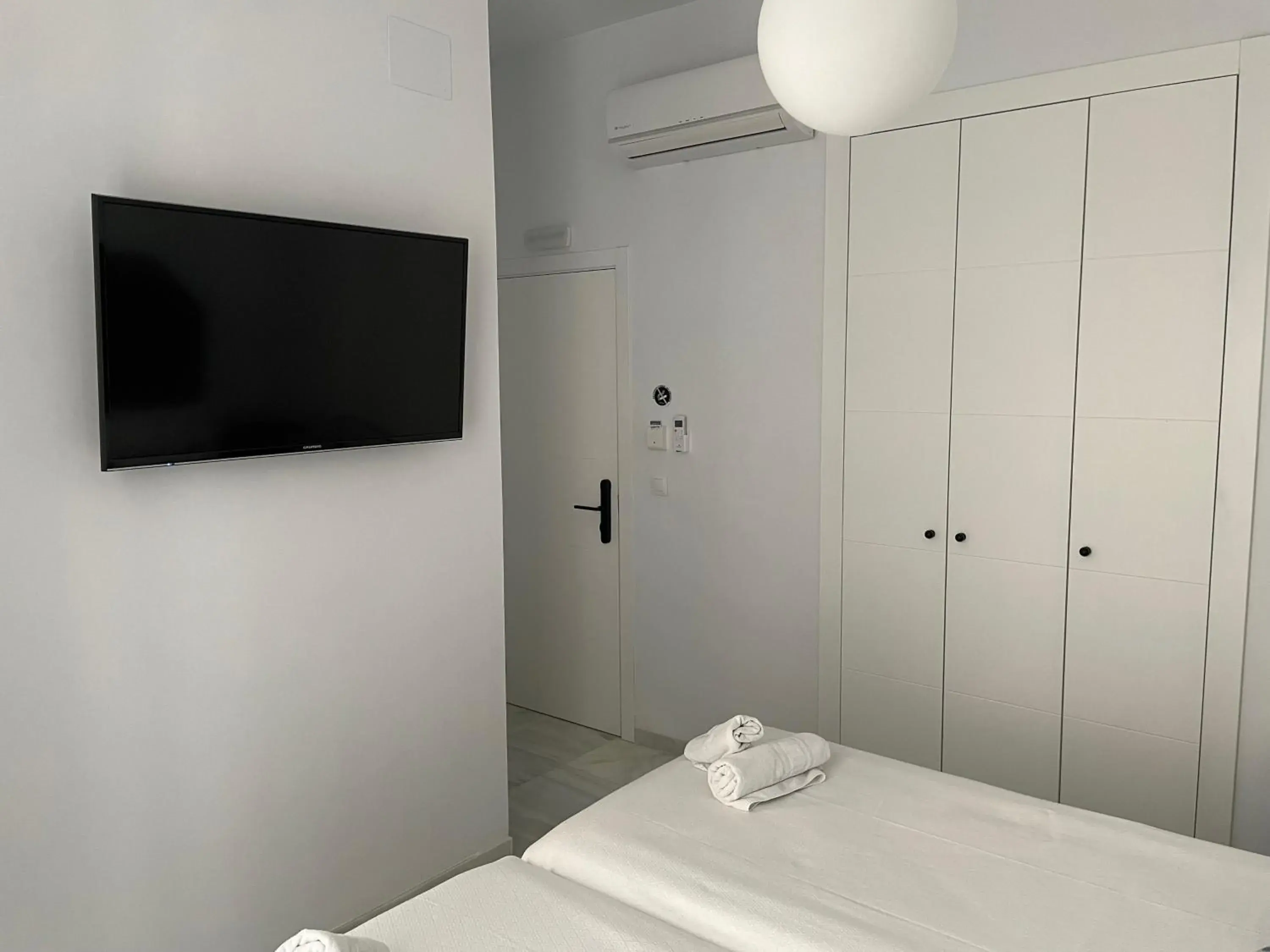 Double or Twin Room in Hostal Hom Museo Double or Twin Room in Hostal Hom Museo