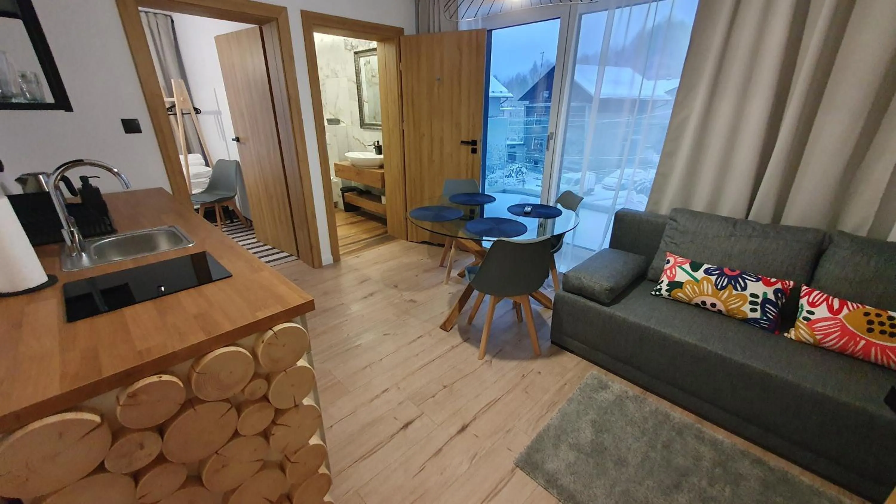 Kitchen or kitchenette in Apartamenty Nowa Osada - by VillaOlimpijska2