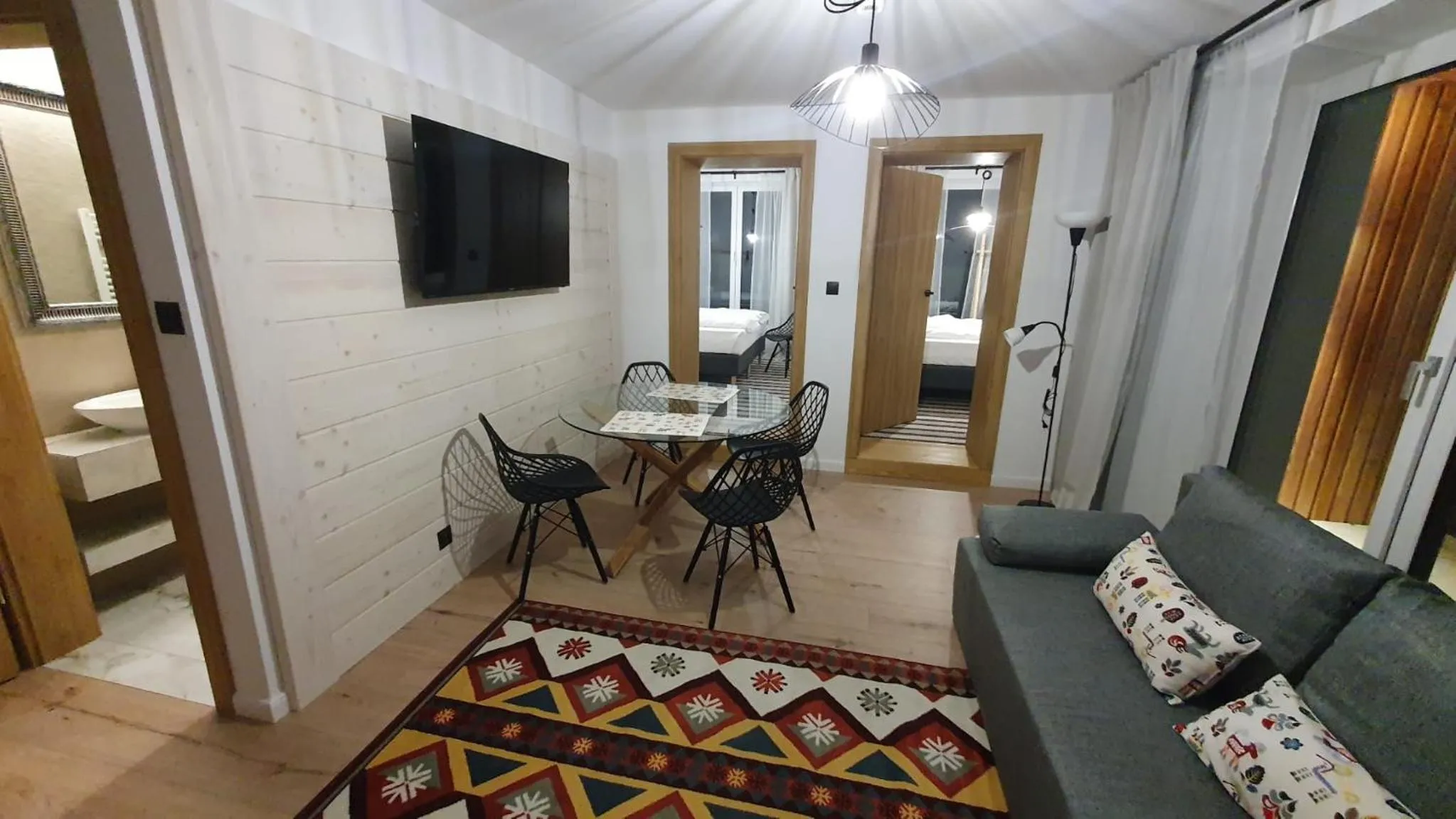 Communal lounge/ TV room in Apartamenty Nowa Osada - by VillaOlimpijska2
