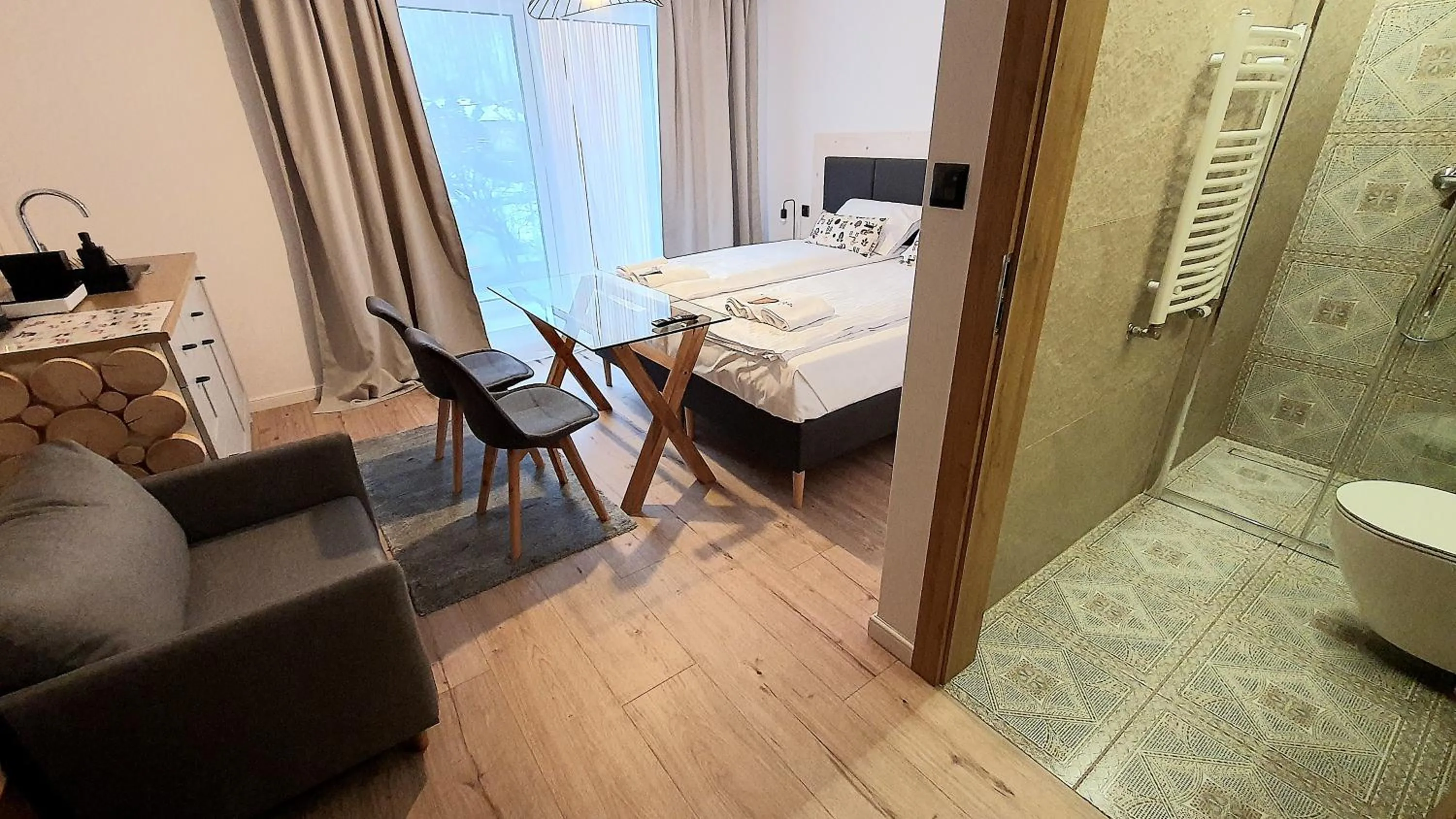 Property building, Bed in Apartamenty Nowa Osada - by VillaOlimpijska2