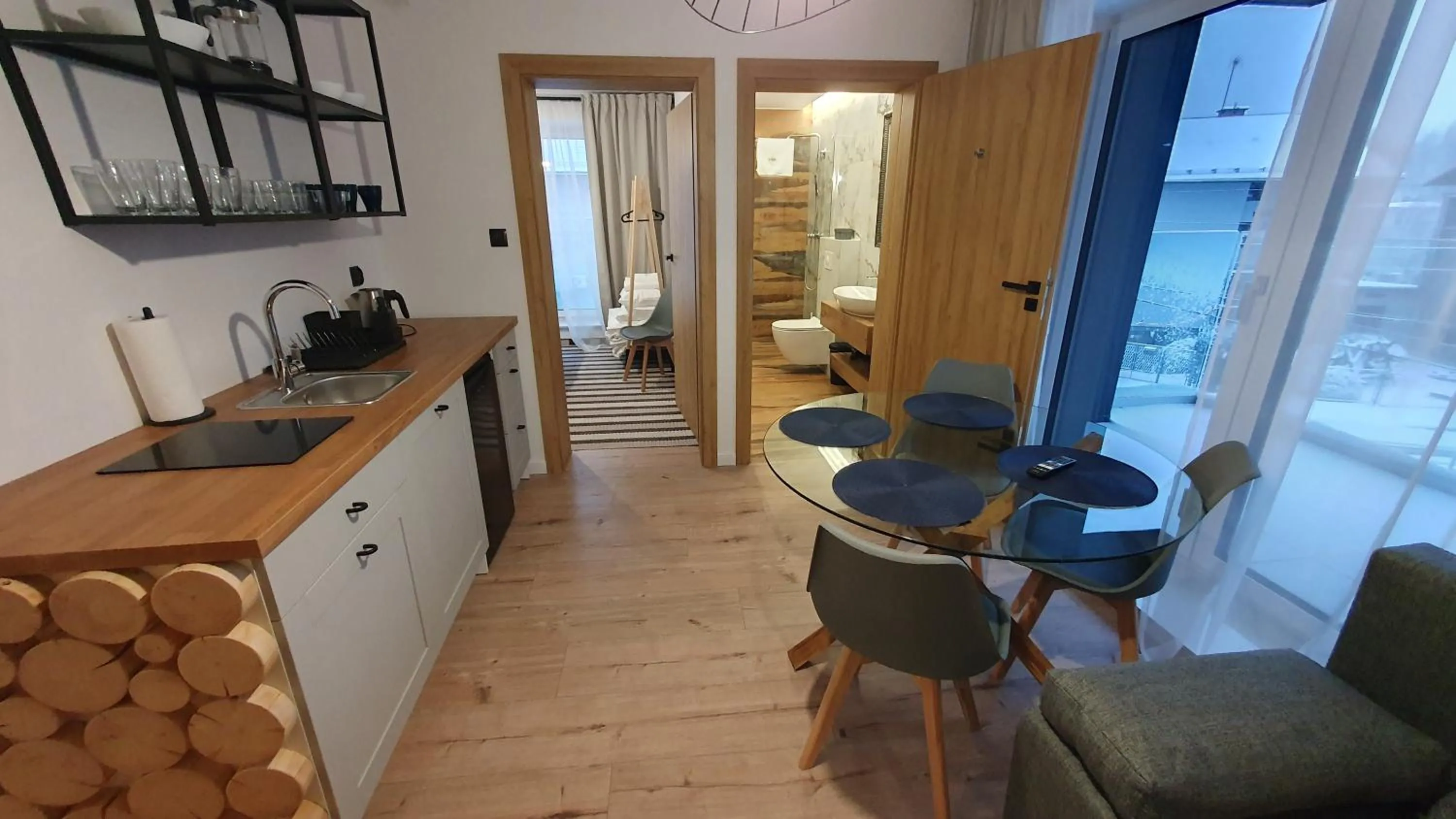 Kitchen or kitchenette in Apartamenty Nowa Osada - by VillaOlimpijska2