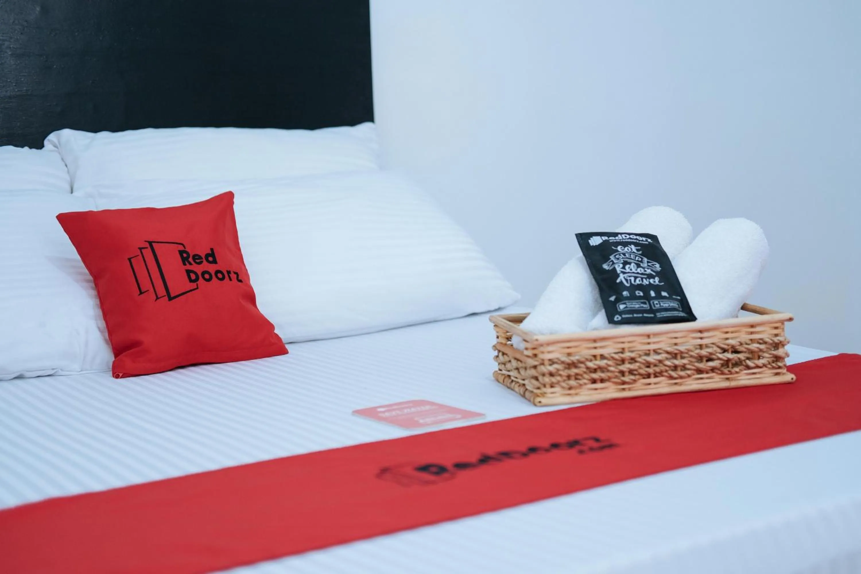 Bed in Sinoben Apartments by RedDoorz