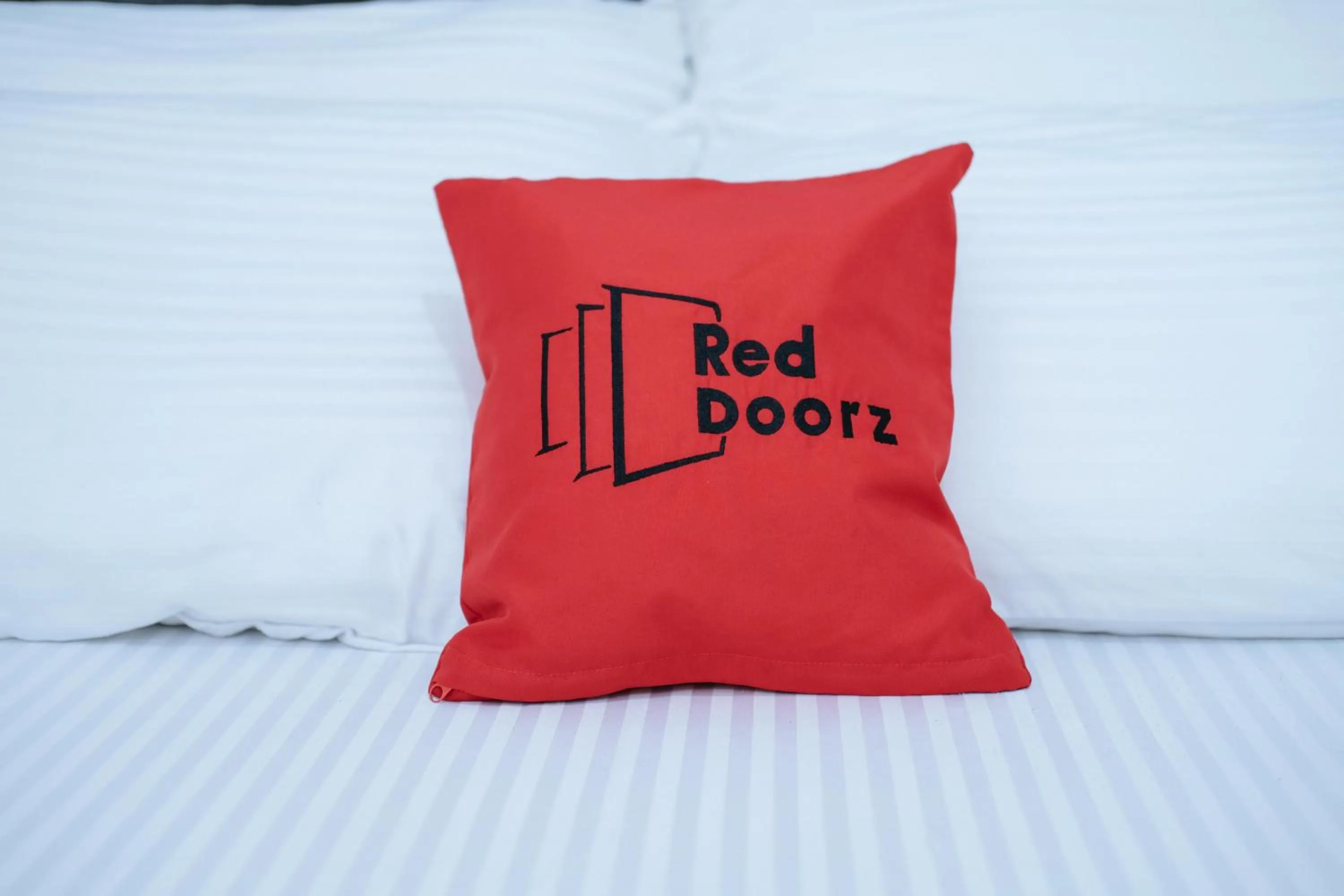 Bed in Sinoben Apartments by RedDoorz