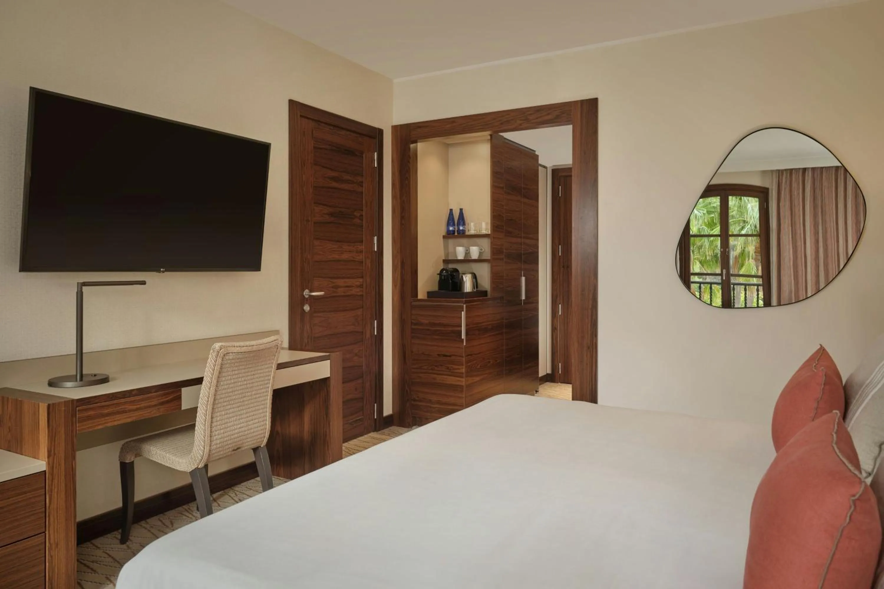 Photo of the whole room, Bed in Sheraton Mallorca Arabella Golf Hotel