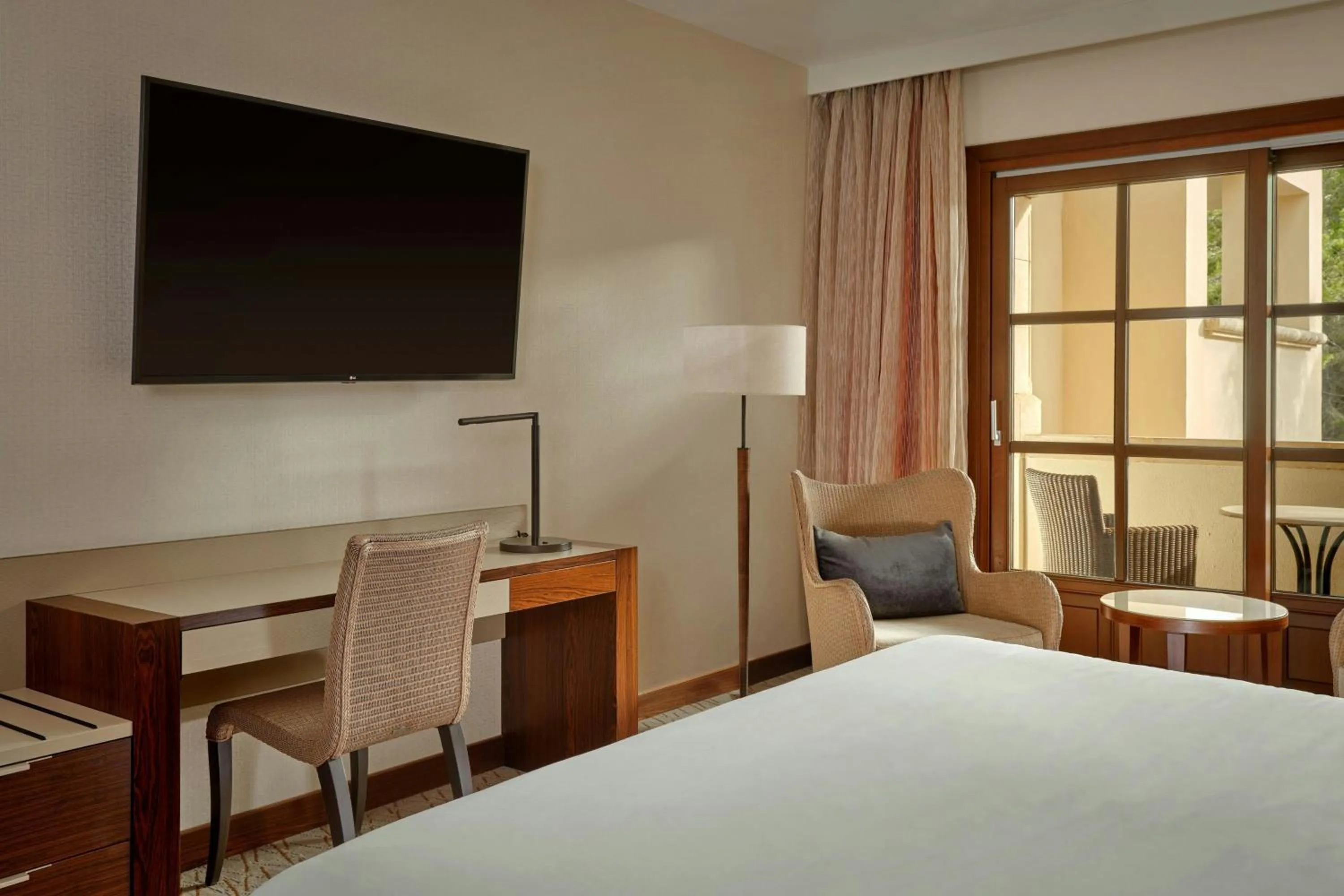 Photo of the whole room, Bed in Sheraton Mallorca Arabella Golf Hotel