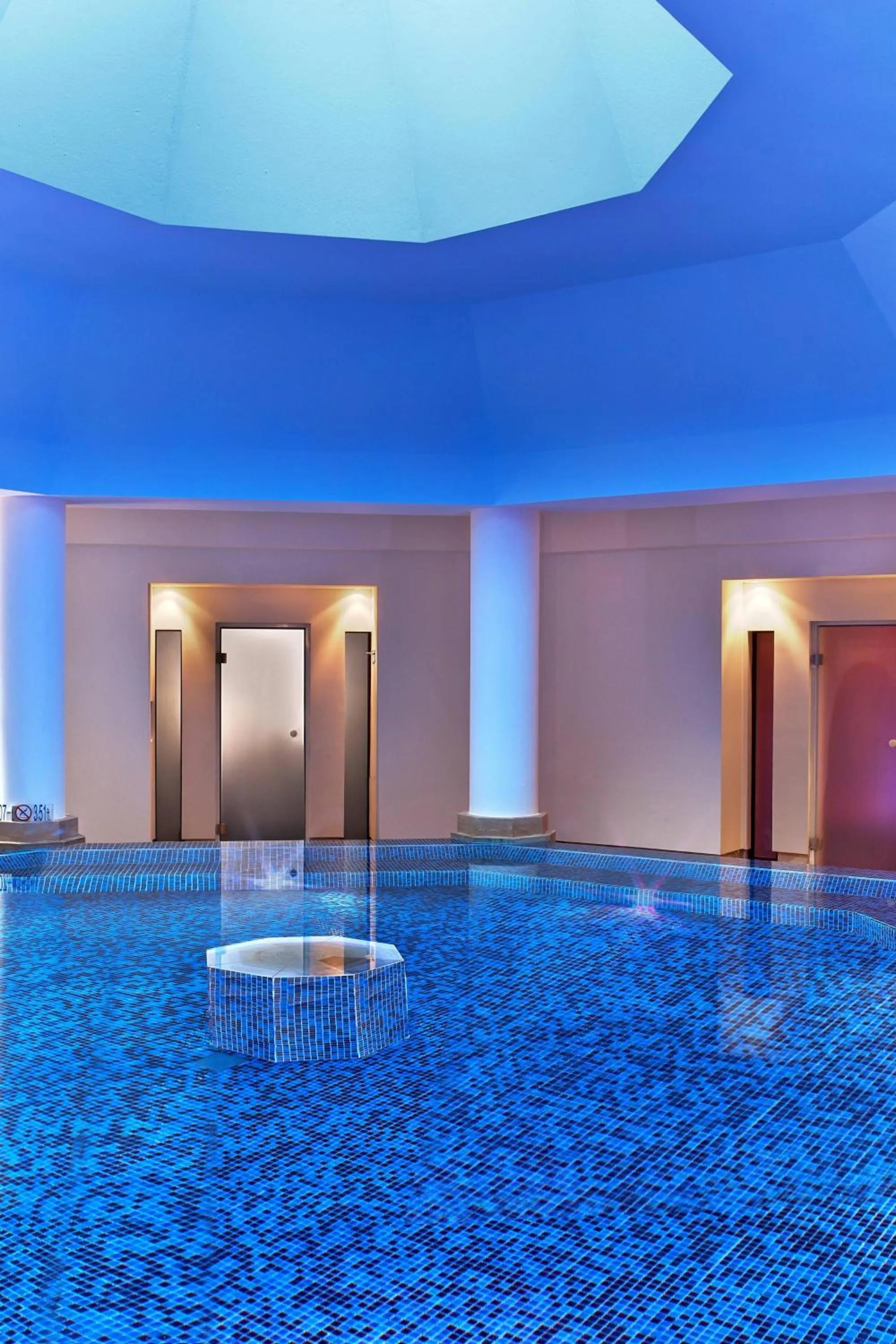 Swimming pool in The St. Regis Mardavall Mallorca Resort