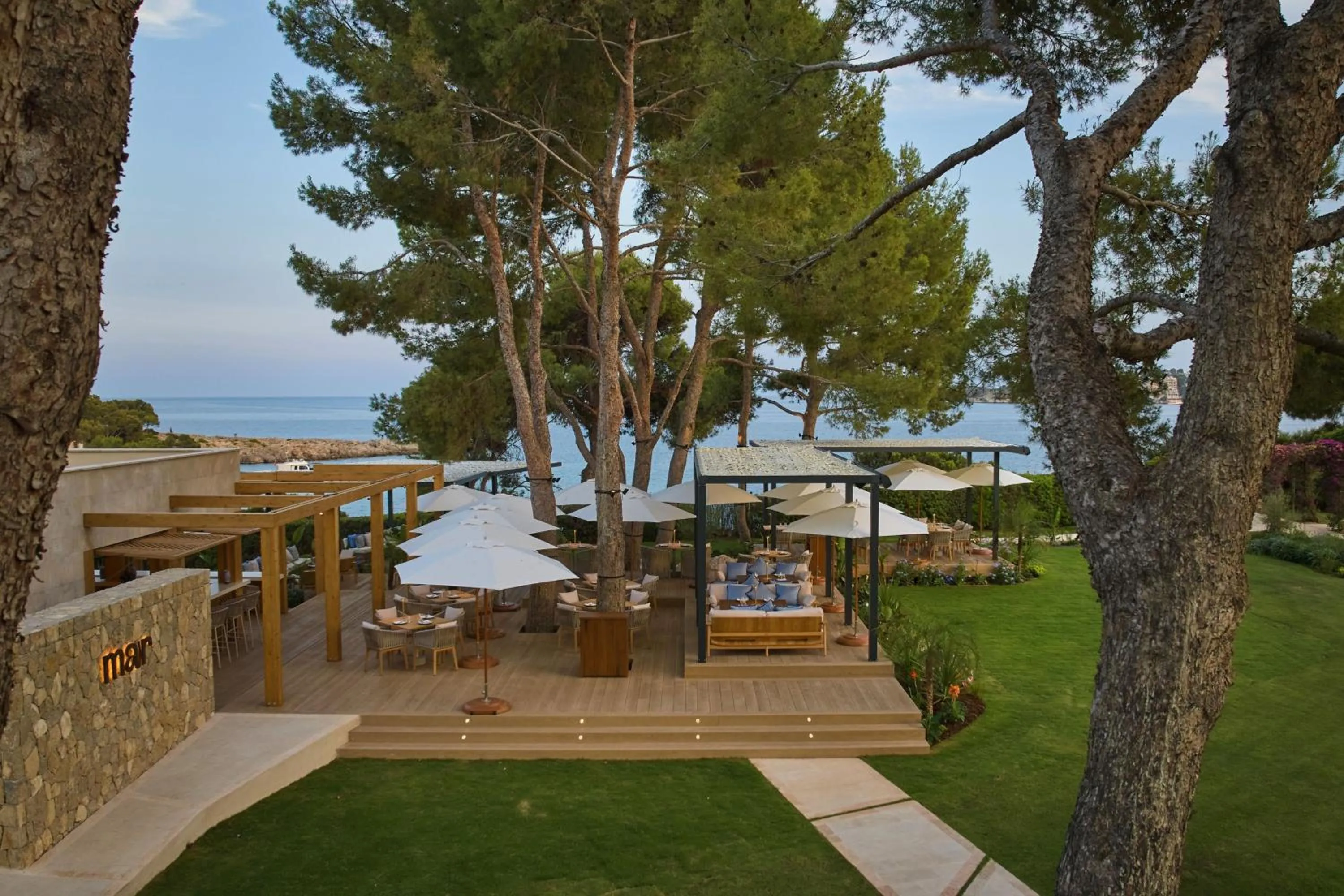 Restaurant/places to eat in The St. Regis Mardavall Mallorca Resort
