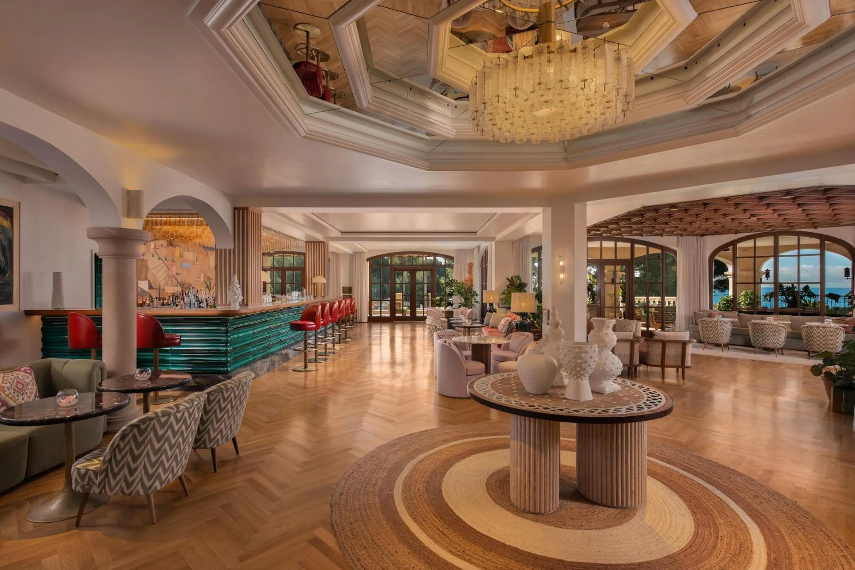 Lounge or bar in The St. Regis Mardavall Mallorca Resort