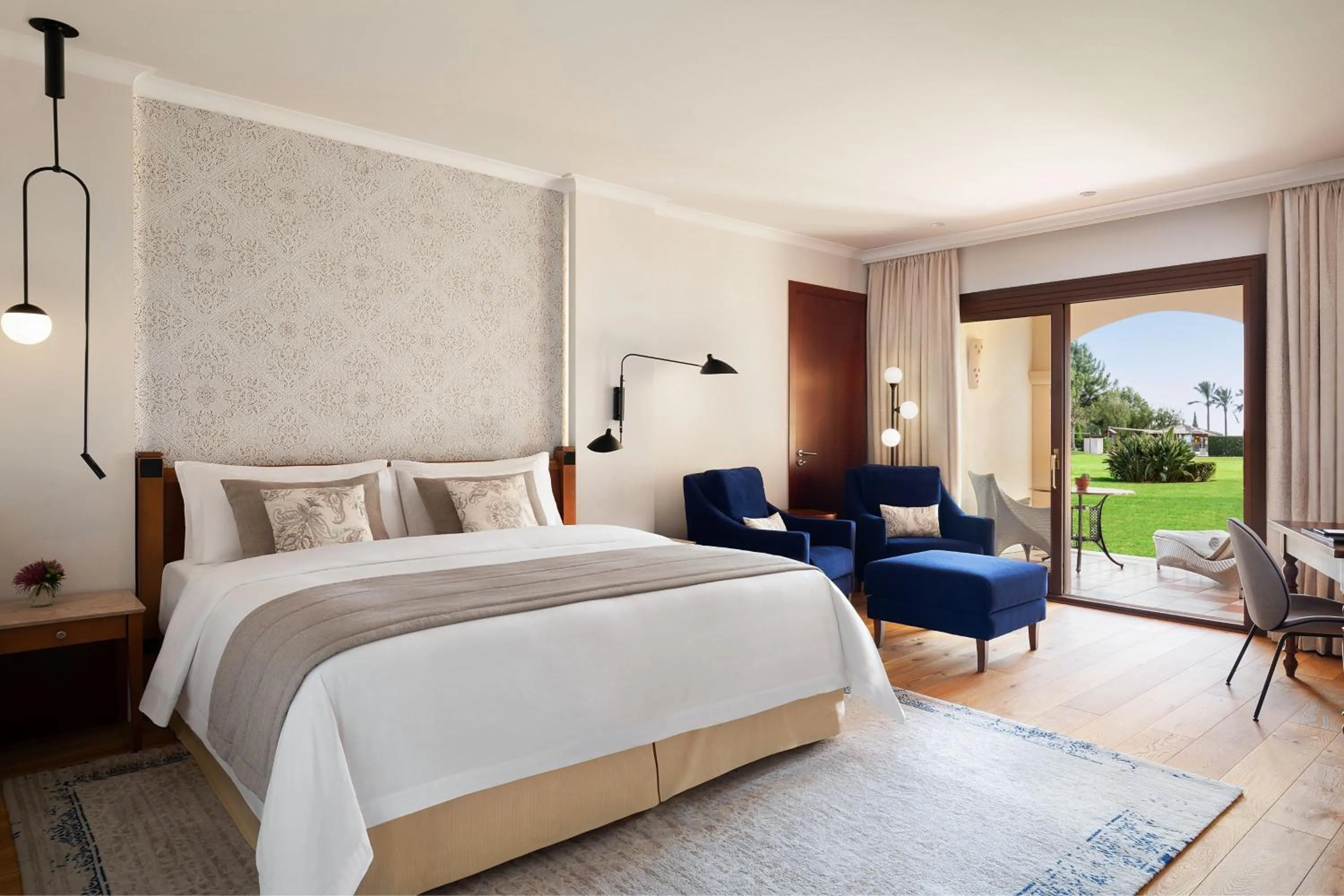 Bedroom, Bed in The St. Regis Mardavall Mallorca Resort