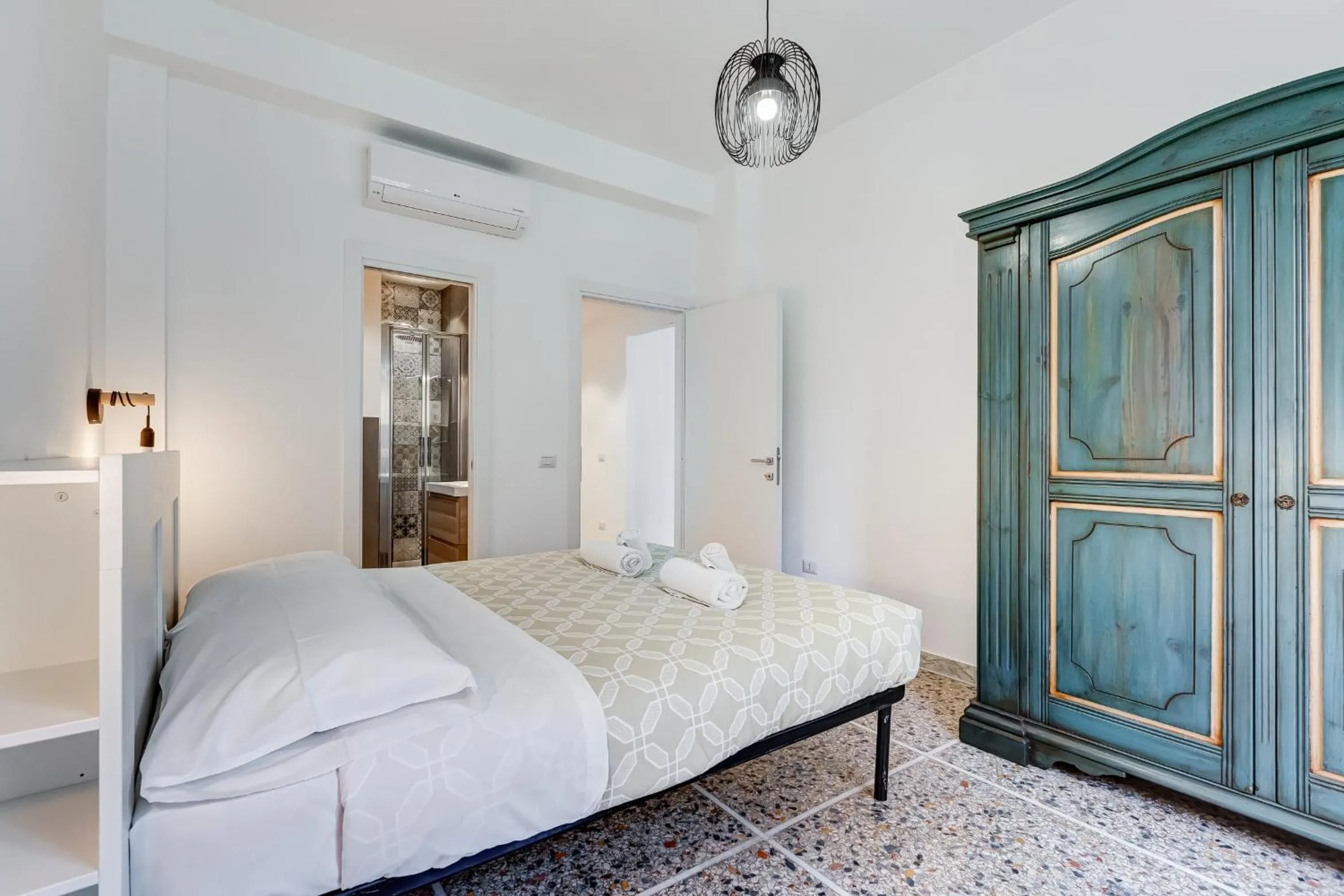 Bed in Gianicolo Apartment with Terrace