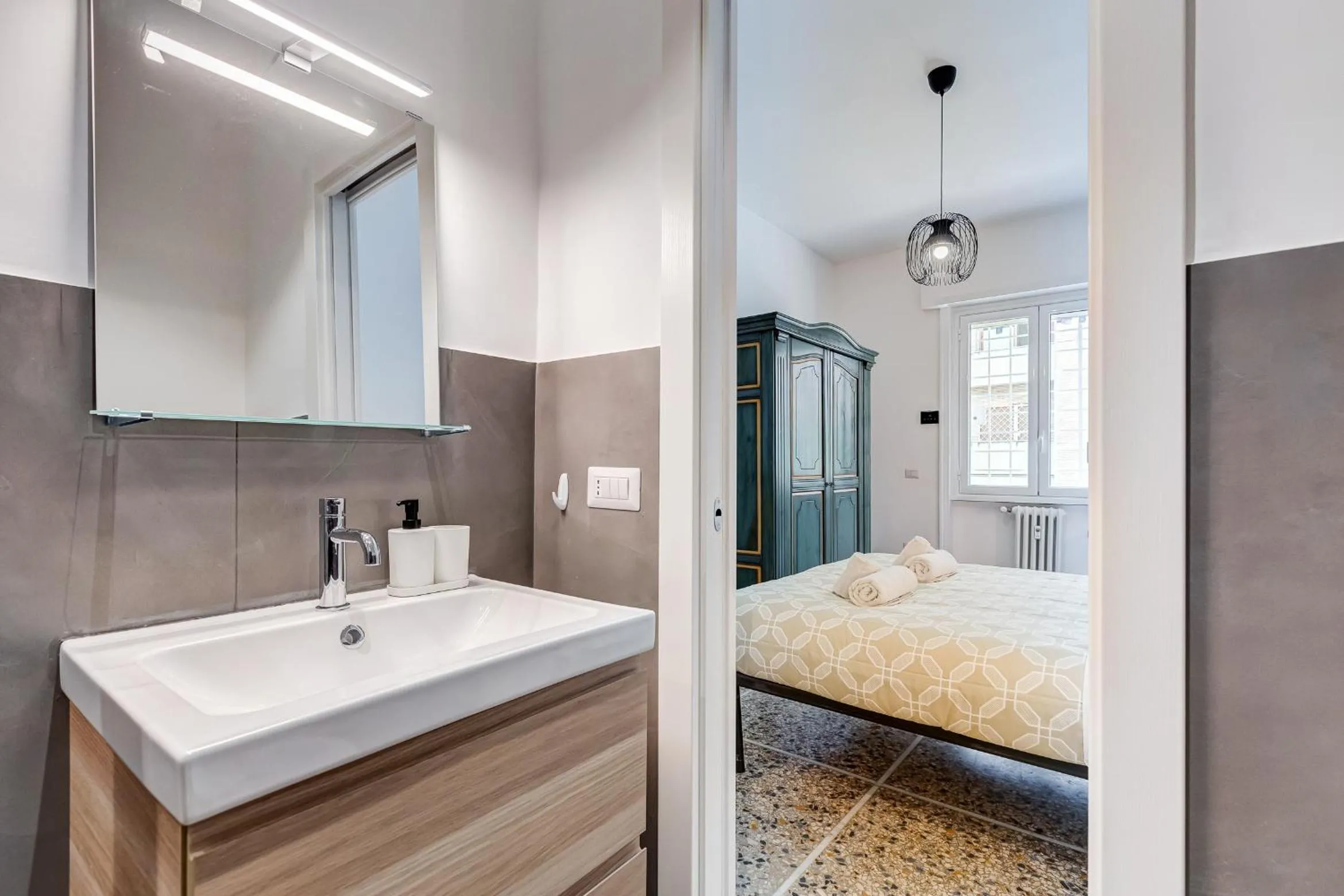 Bed in Gianicolo Apartment with Terrace