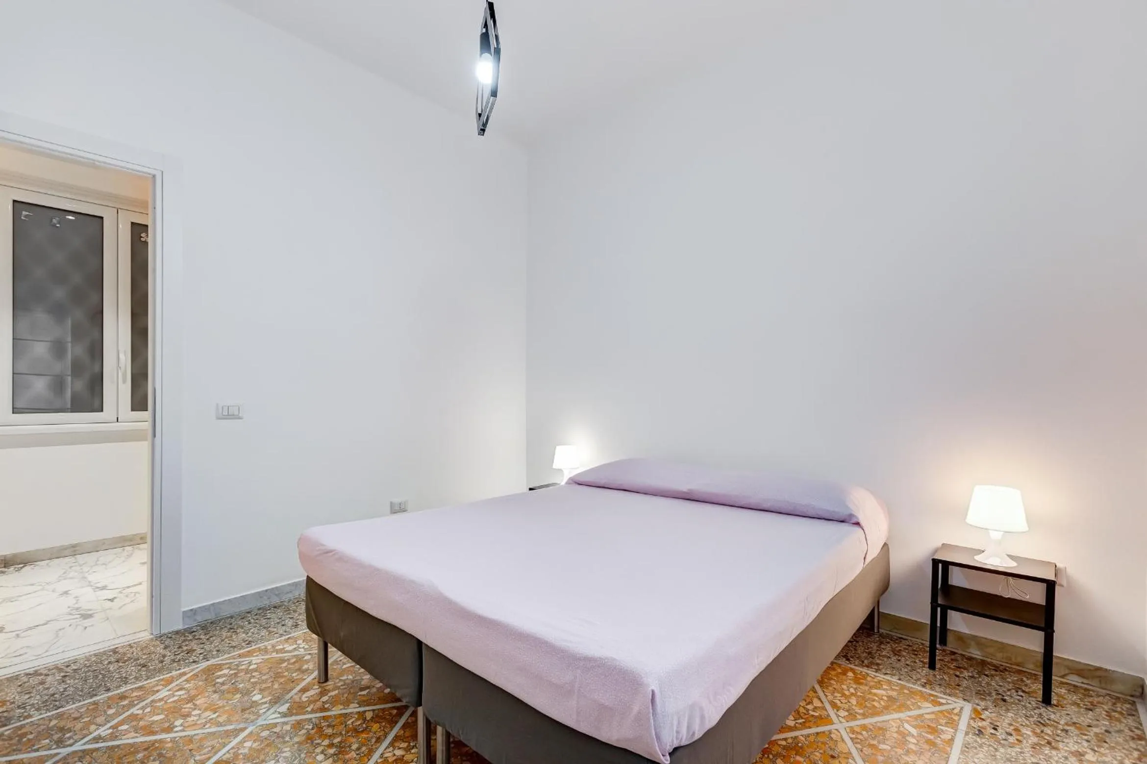 Bed in Gianicolo Apartment with Terrace
