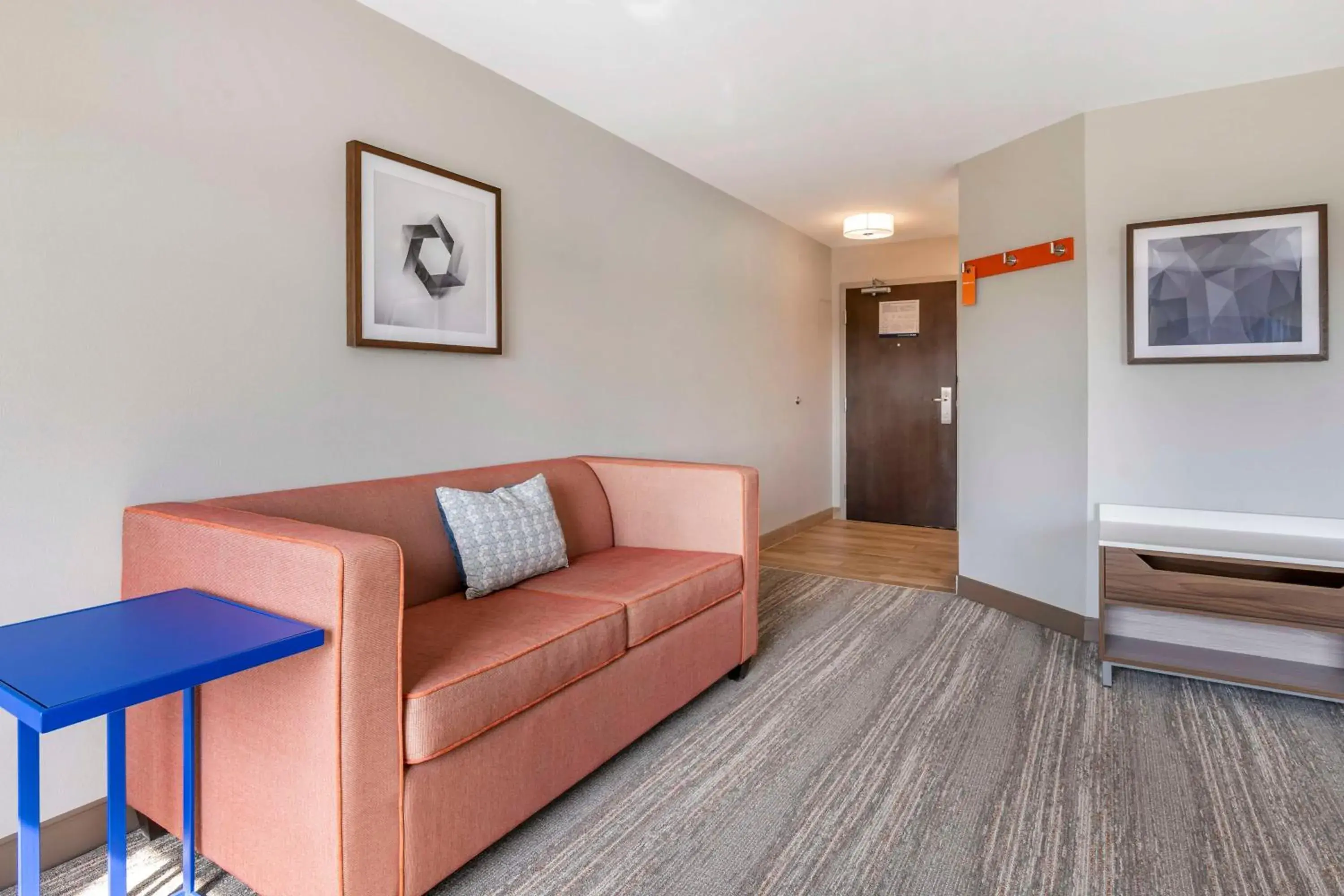 Living room in Hampton Inn Nicholasville Brannon Crossing, Ky Living room in Hampton Inn Nicholasville Brannon Crossing, Ky