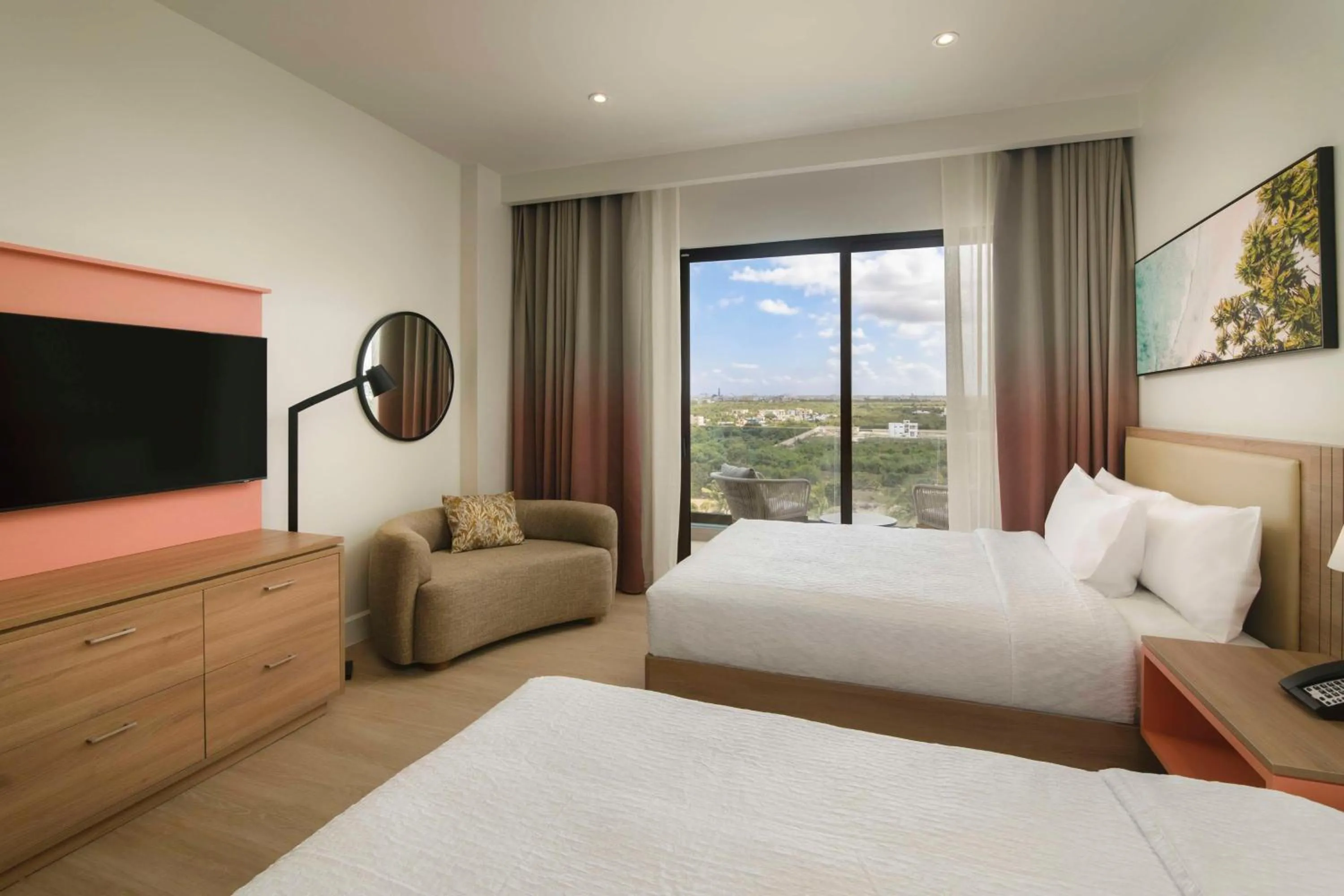 Living room, Bed in Hilton Garden Inn La Romana