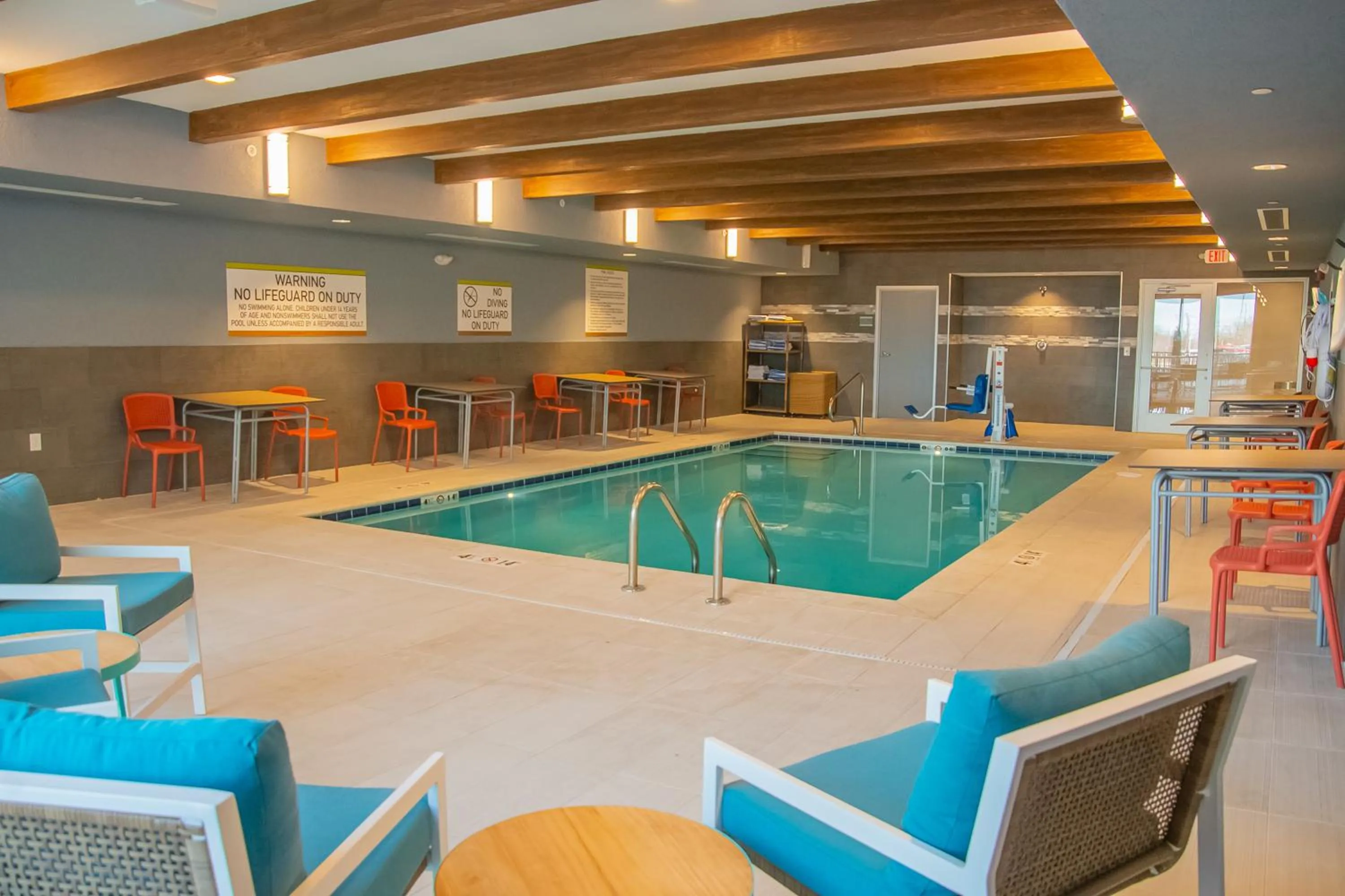 Swimming pool in Home2 Suites By Hilton Logansport