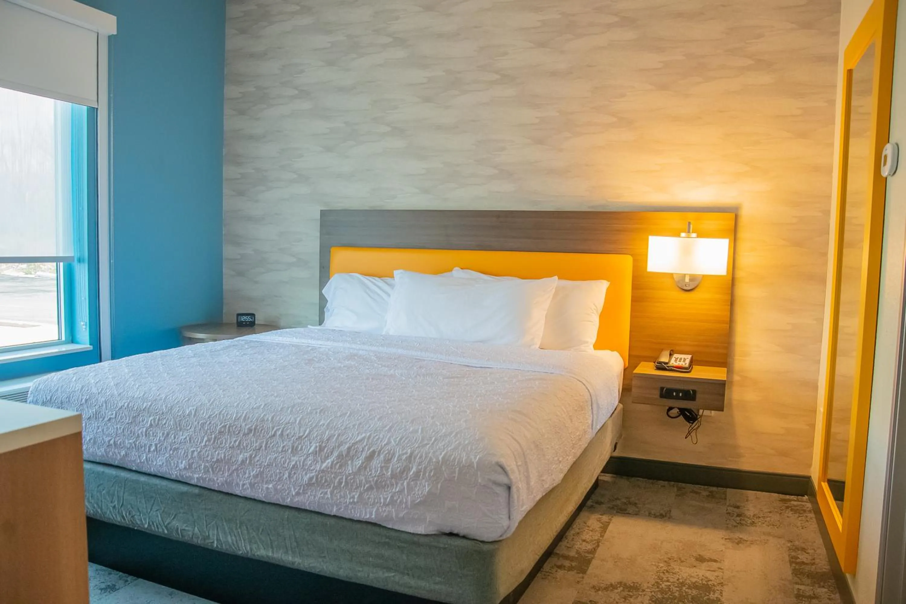 Photo of the whole room, Bed in Home2 Suites By Hilton Logansport