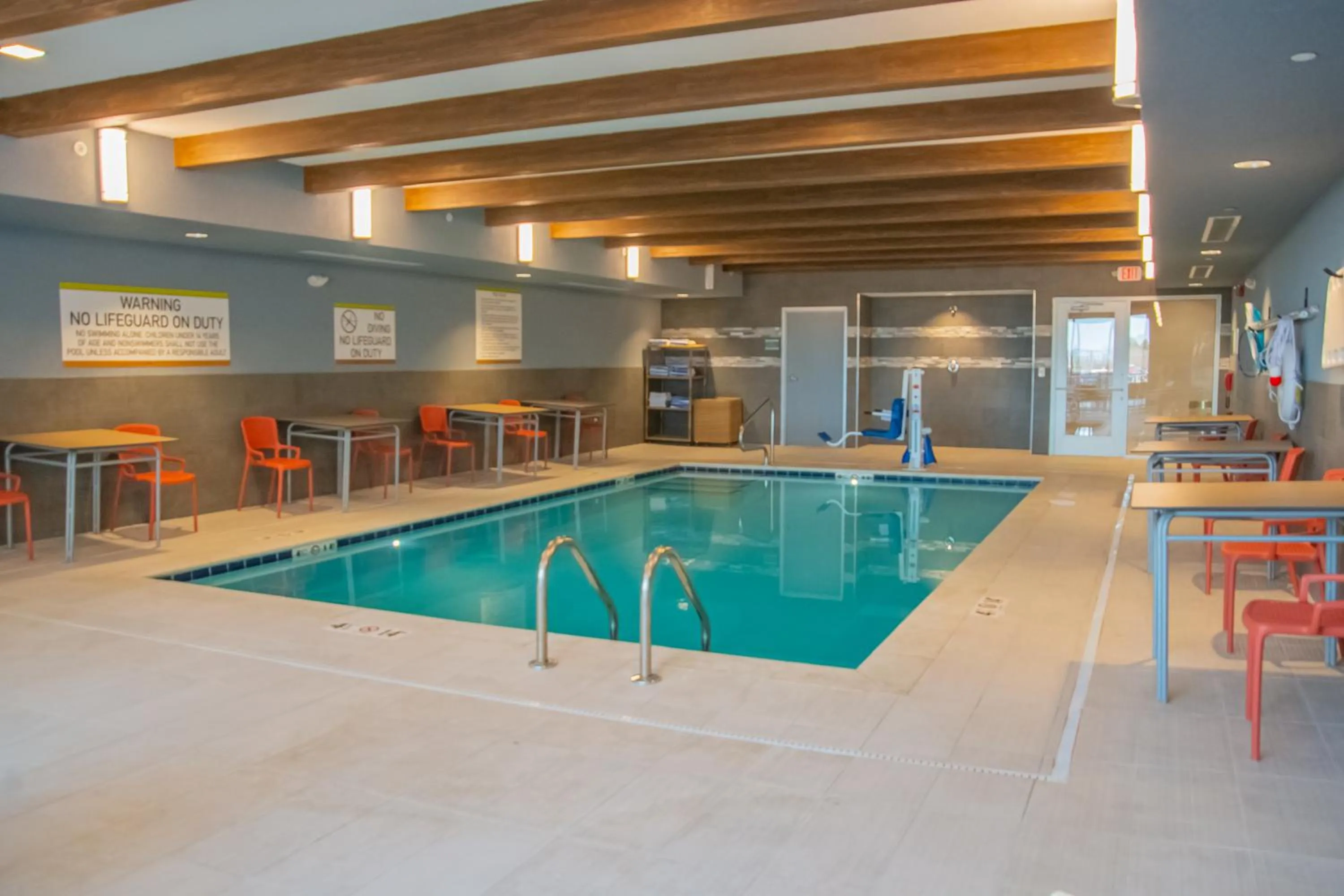 Swimming pool in Home2 Suites By Hilton Logansport