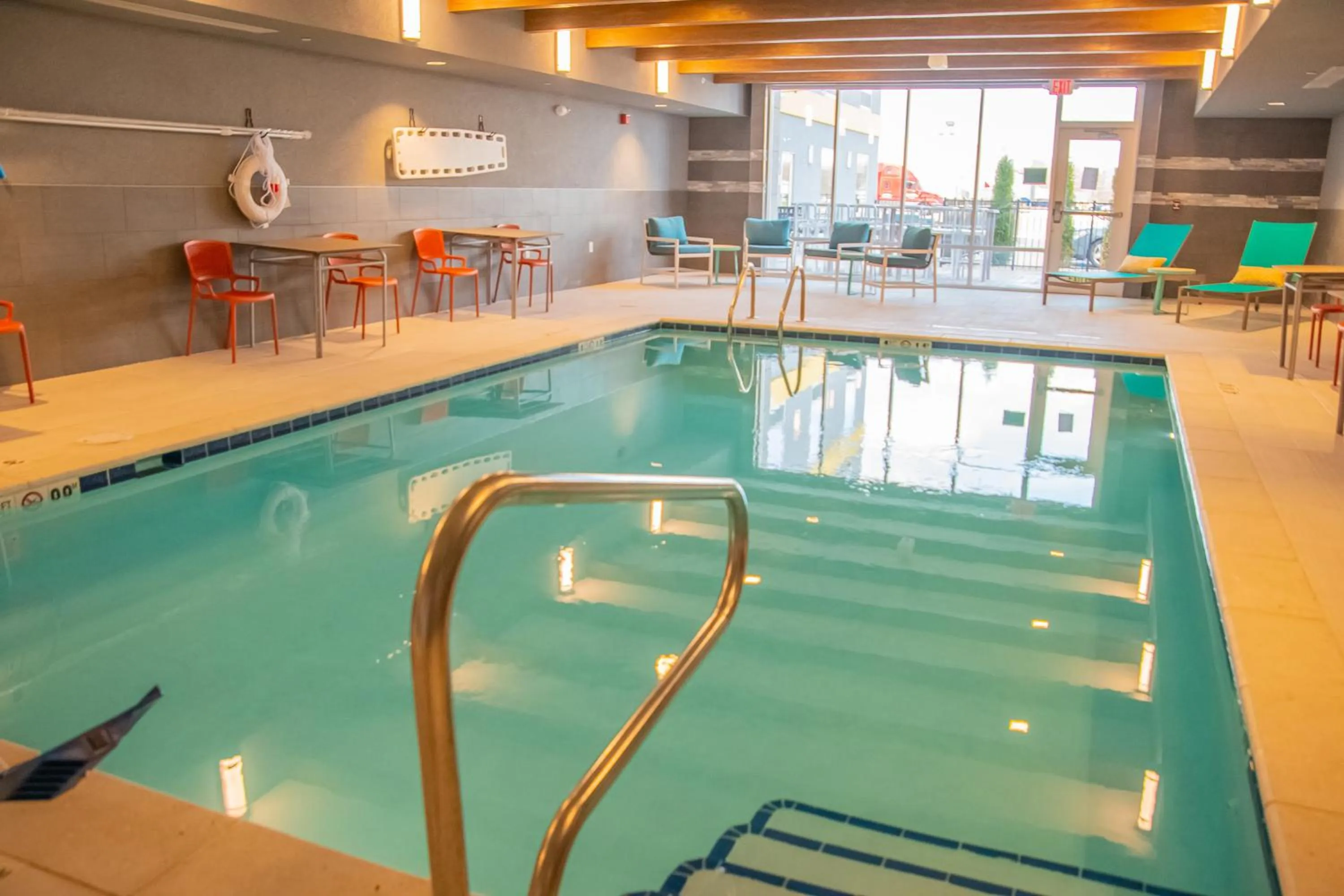Swimming pool in Home2 Suites By Hilton Logansport