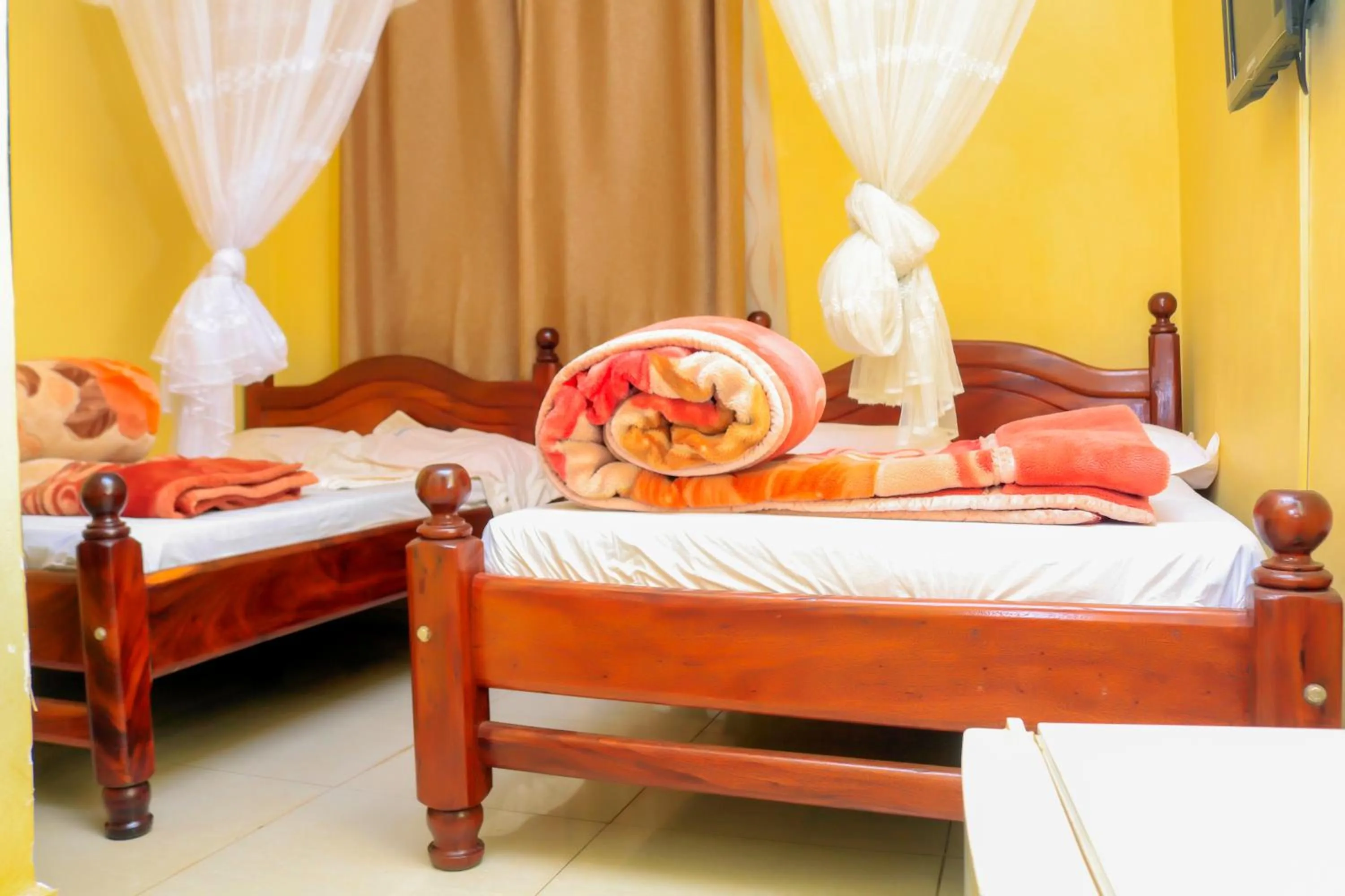 Photo of the whole room, Bed in Precise Motel